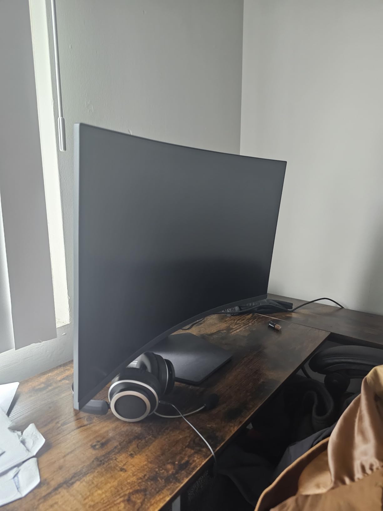 LG 27GS60QC-B Ultragear 27-inch Curved Gaming Monitor QHD (2560x1440) 180Hz 1ms 1000R AMD FreeSync HDR10 HDMIx2 DisplayPort Borderless Design Black Stabilizer DAS Crosshair FPS Counter - Black customer photo 1