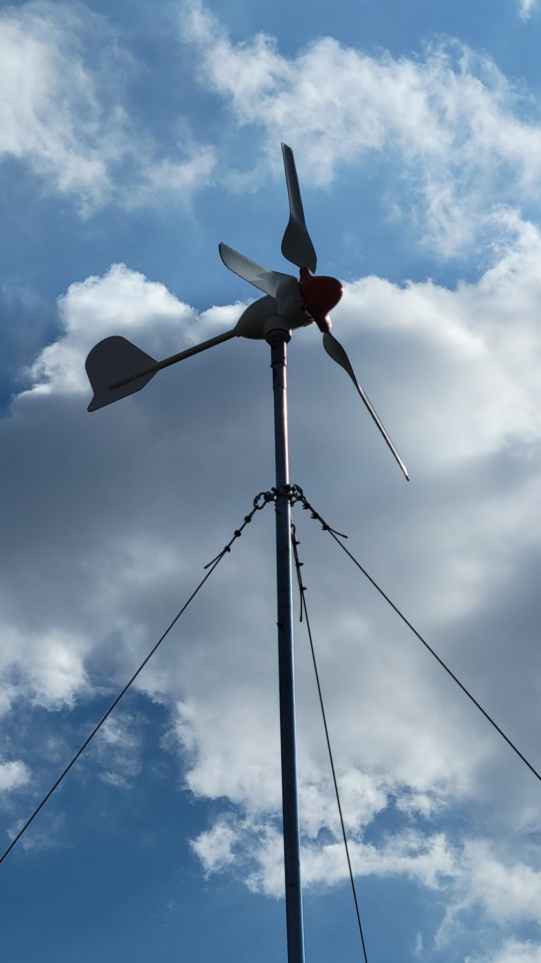 VEVOR 800W Wind Turbine Generator, 12V Wind-Turbine Kit, 3-Blade Power Generator with MPPT Controller & 2.5m/s Startup Speed, Suitable for Home, Farm, RVs, Boats (Tower Pole Not Included) customer photo 1