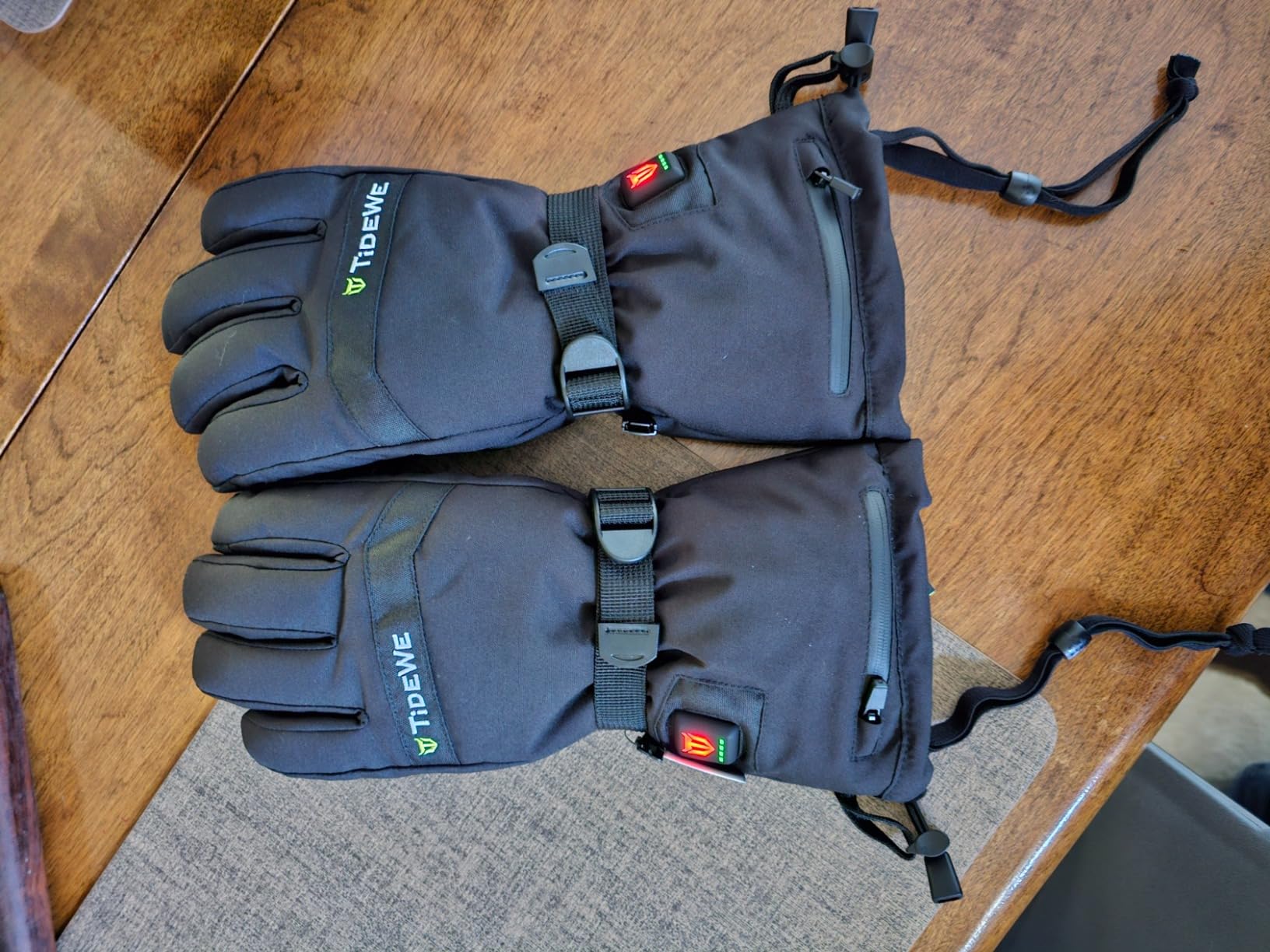 TIDEWE Heated Gloves for Men & Women, Hunting Waterproof Rechargeable Gloves with 2 Battery Packs, 3 Heat Settings, 3M Cotton Insulated for Skiing & Fishing customer photo 1