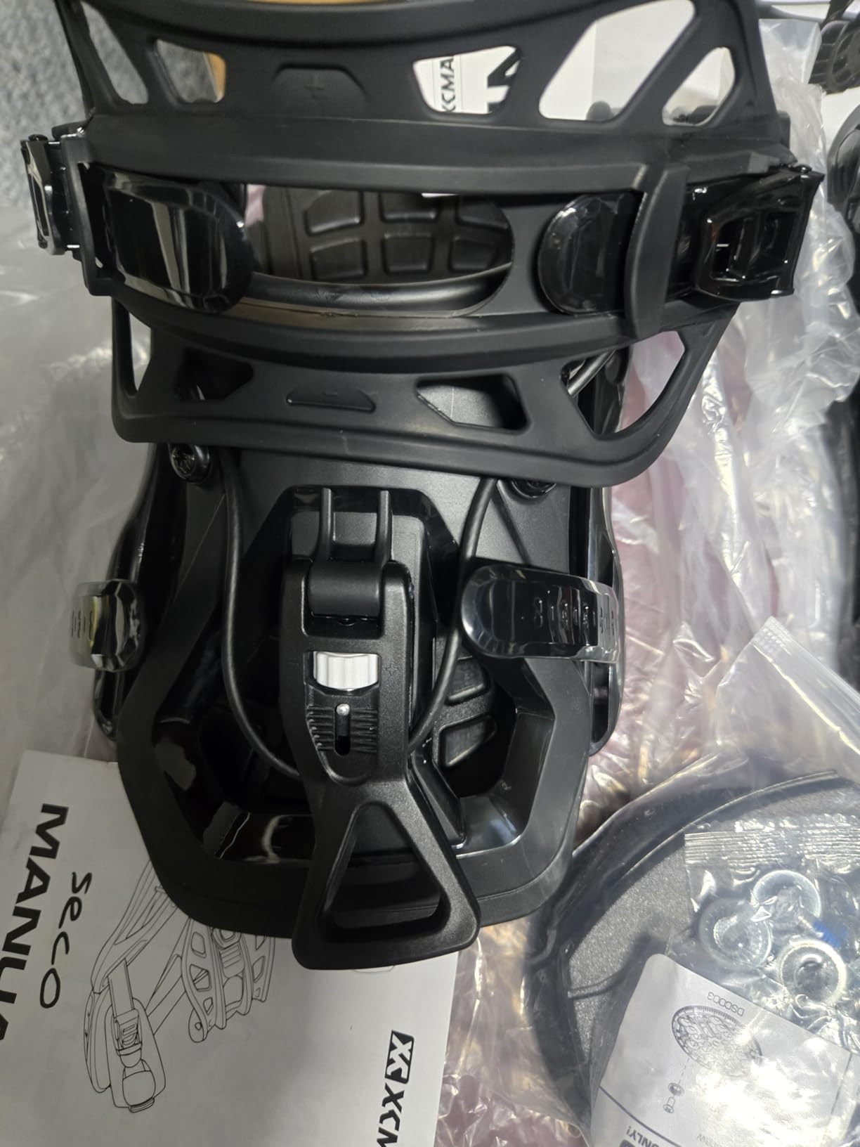 XCMAN Rear Step in Style Snowboard Bindings Lightweight Rear Entry All-Mountain Bindings for Men Women Easy in and Out customer photo 1