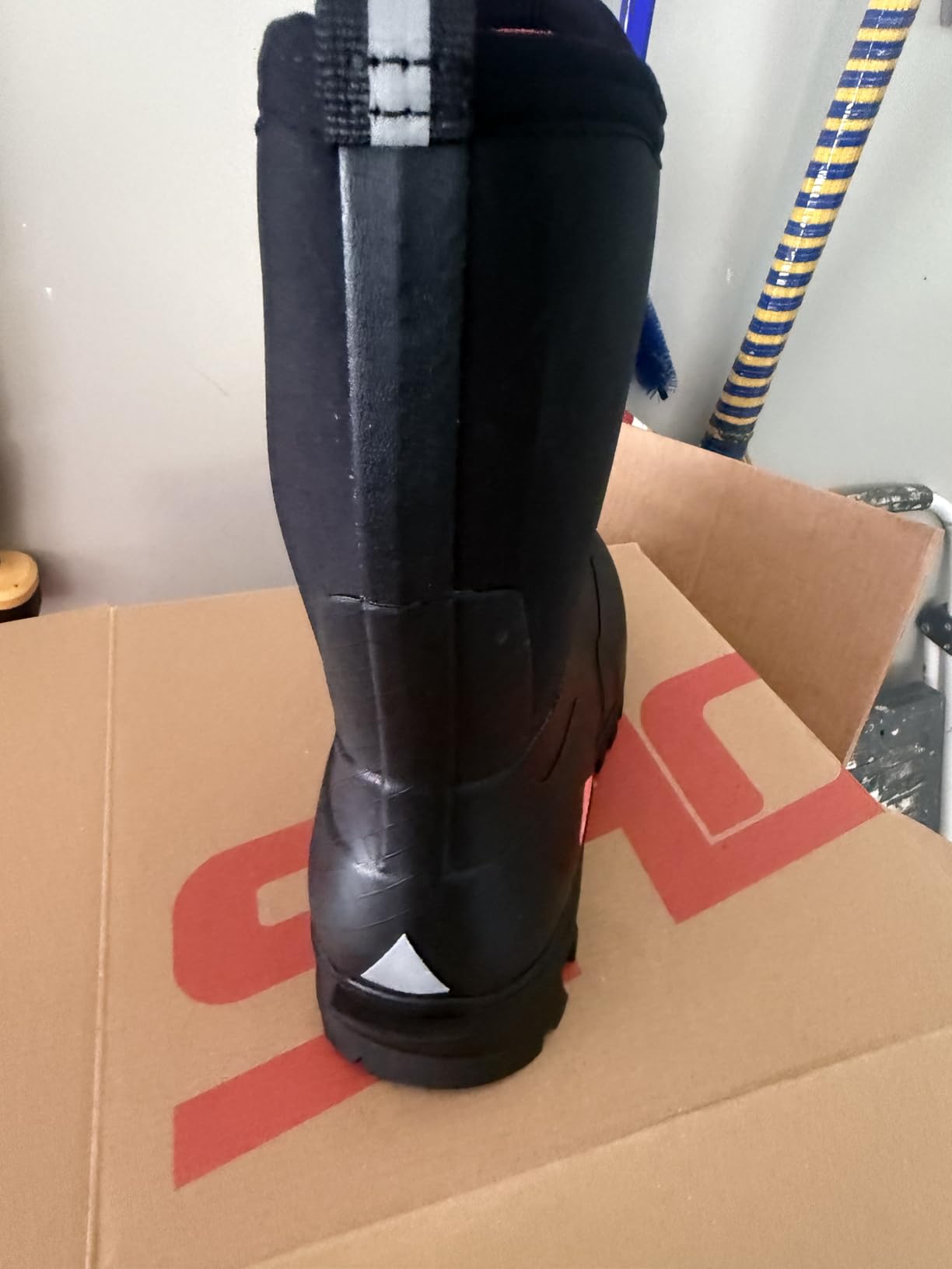 Showave Men's Rubber Boots Waterproof Rain Boots Mud Boot Comfy Sports Sole customer photo 1