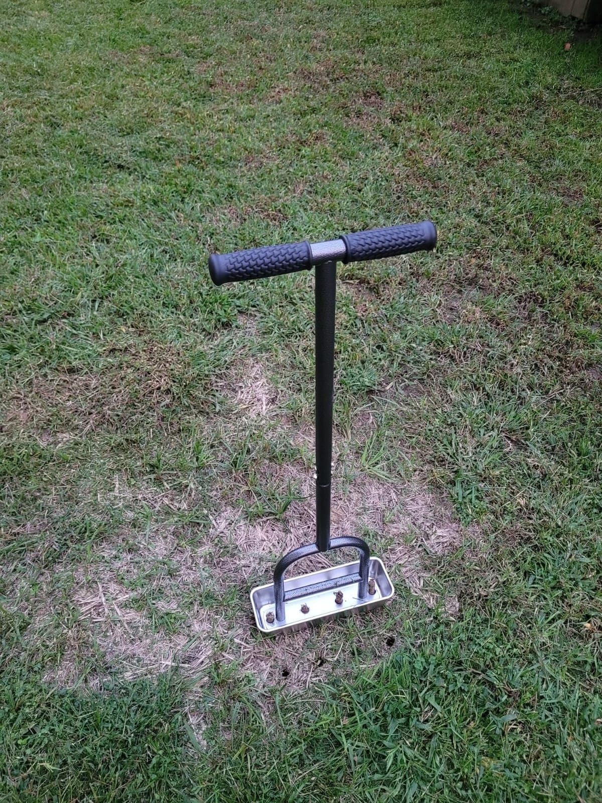 Dolibest Lawn Coring Aerator, Manual Lawn Aerator,4 Stainless Steel Corer Plug Aerator with Soil Core Storage Tray, Pre-Assembled Manual Grass Aerating Tool & Clean Hand Tool, Improving Lawn Health customer photo 1