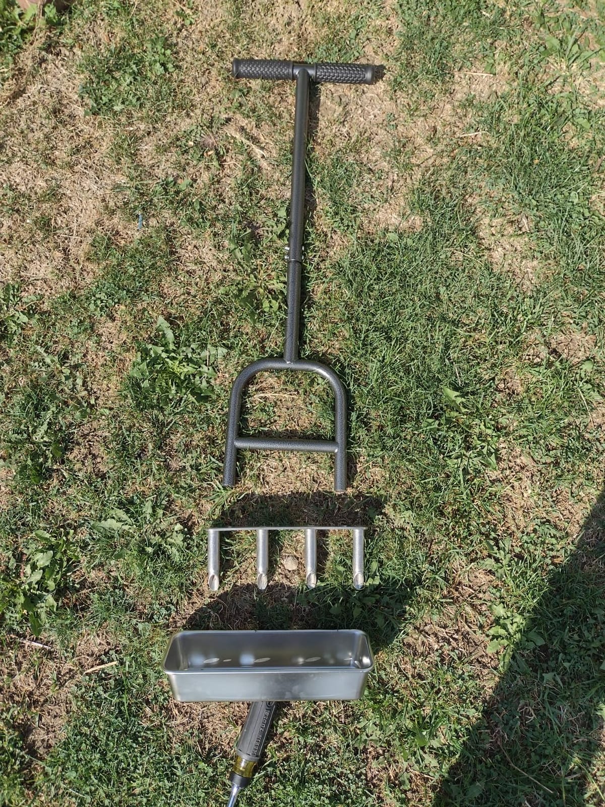 Dolibest Lawn Coring Aerator, Manual Lawn Aerator,4 Stainless Steel Corer Plug Aerator with Soil Core Storage Tray, Pre-Assembled Manual Grass Aerating Tool & Clean Hand Tool, Improving Lawn Health customer photo 2