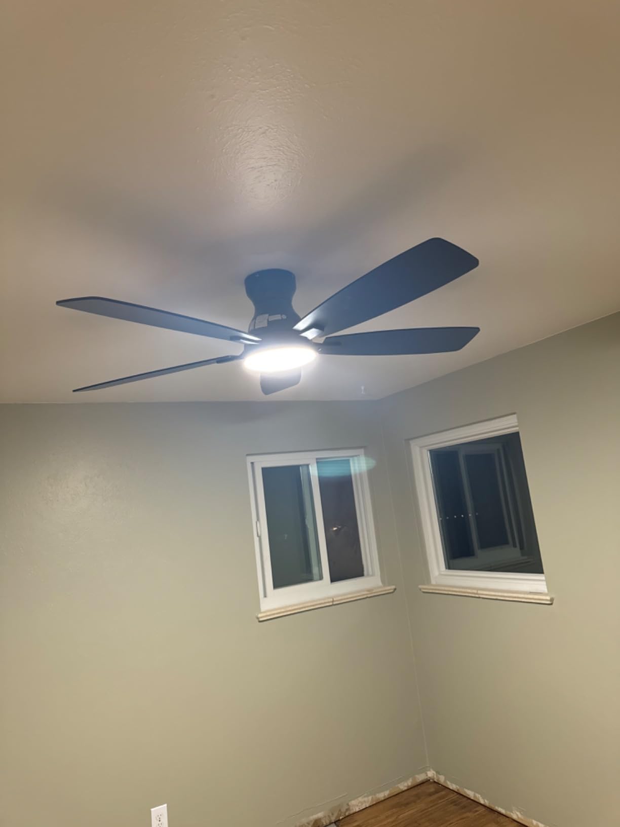 JSAITEE Ceiling Fans with Lights, 52 Inch Low Profile Ceiling Fan with Light and Remote Control, Flush Mount, DC Reversible Motor, Noiseless, Brown 6 Speeds Ceiling Fan for Bedroom customer photo 1