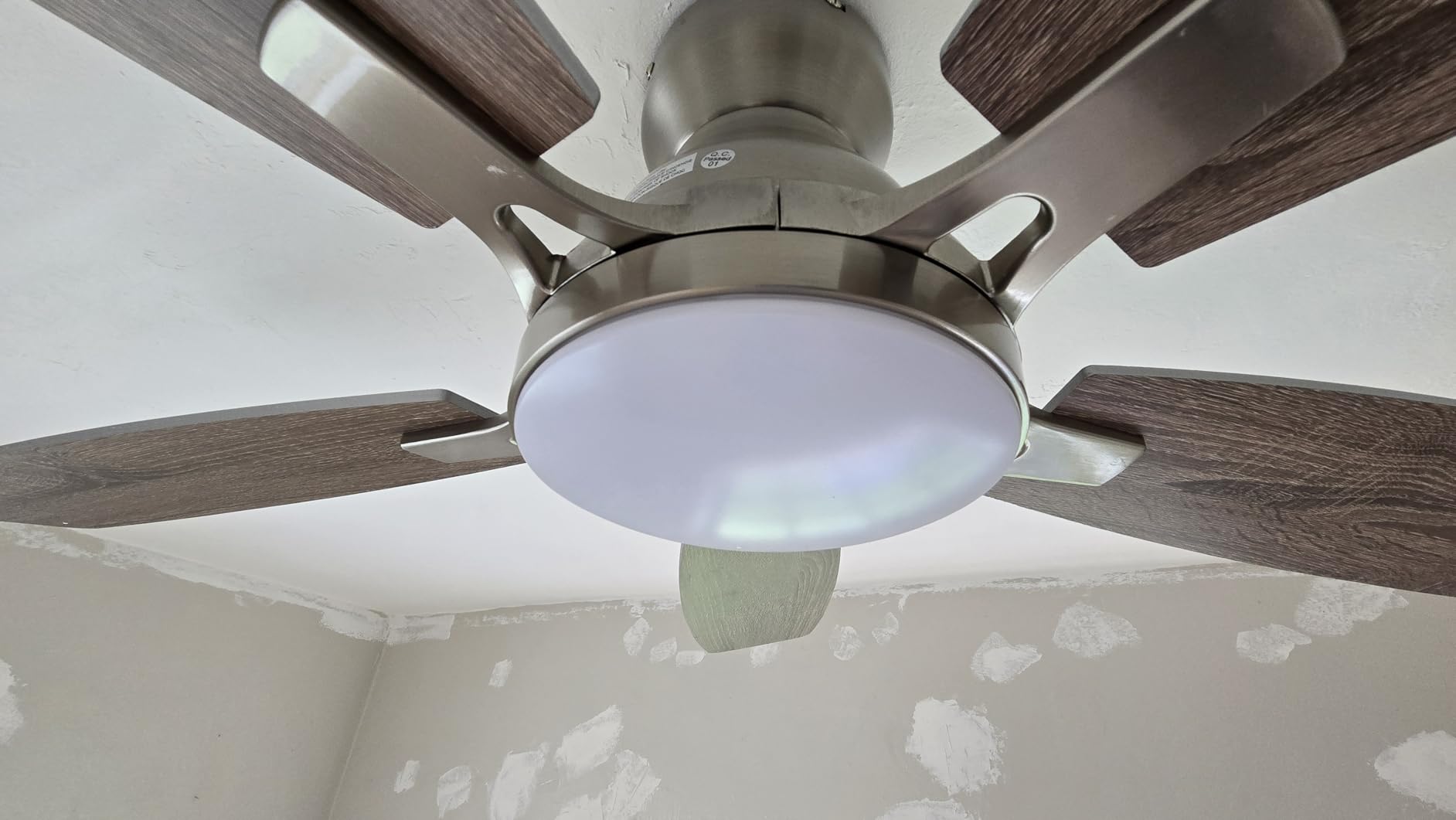 JSAITEE Ceiling Fans with Lights, 52 Inch Low Profile Ceiling Fan with Light and Remote Control, Flush Mount, DC Reversible Motor, Noiseless, Brown 6 Speeds Ceiling Fan for Bedroom customer photo 2