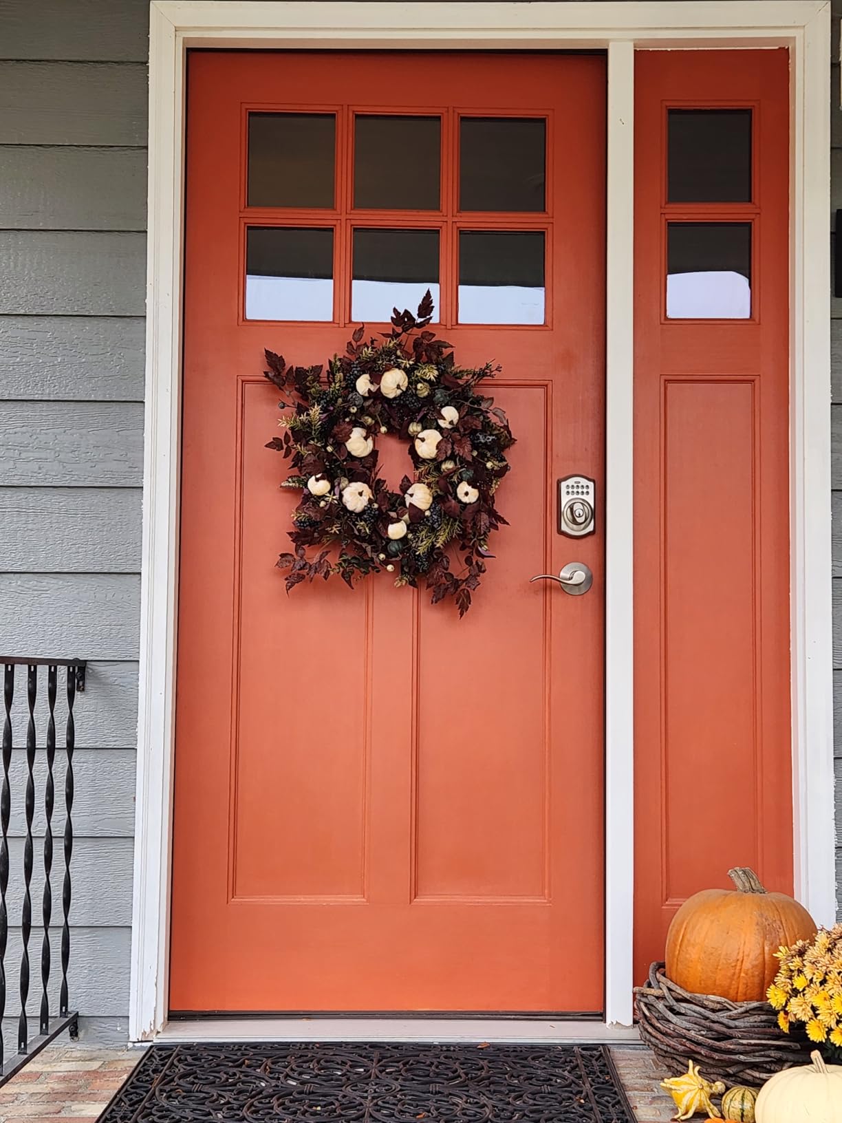 AMF0RESJ Artificial Fall Wreaths for Front Door Autumn Pumpkin Wreath with Pumpkin,Berry,Mixed Leaves for Farmhouse Indoor Outdoor Porch Window Wall Door Decoration customer photo 2