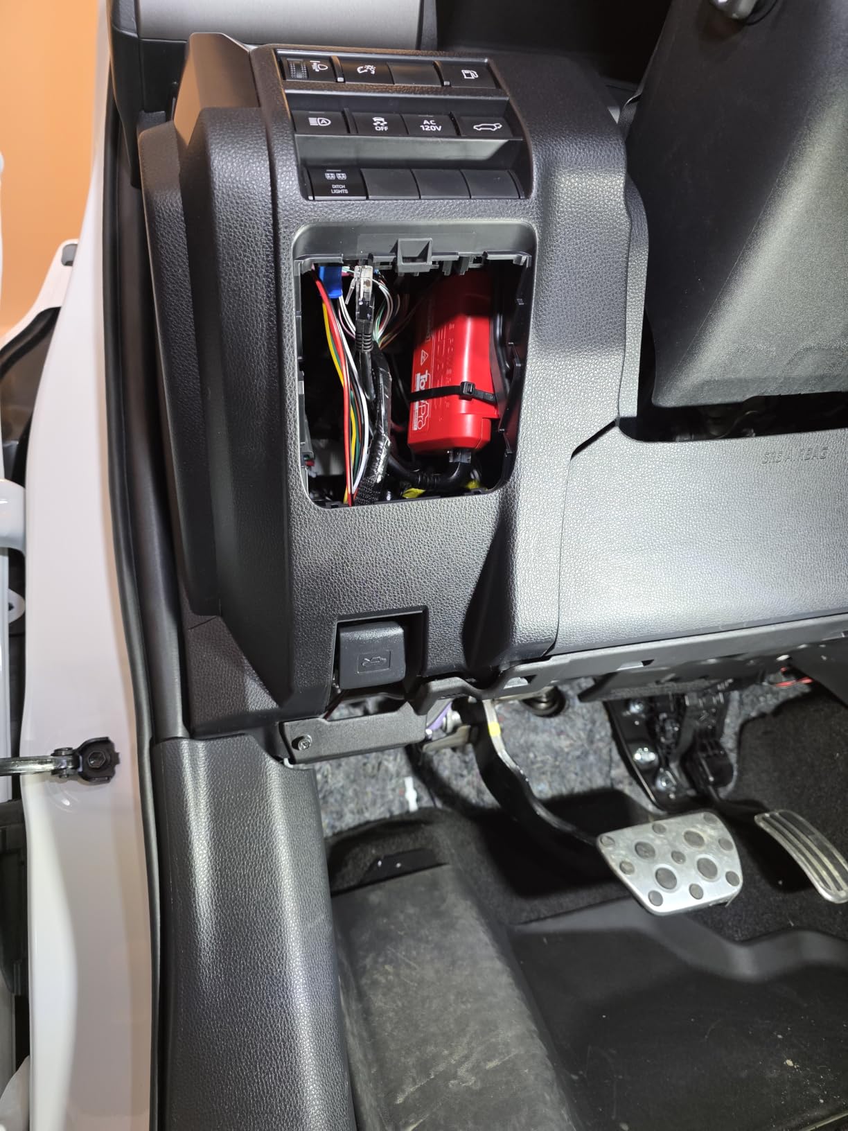 REDARC Tow-Pro Liberty Electric Trailer Brake Controller Kit, Toyota Land Cruiser, Sequoia, 4Runner, Tundra, Tacoma, Proportional Braking, Plug and Play, 12V Compatible, Tow RV, Camper, Trailer, Boat customer photo 2