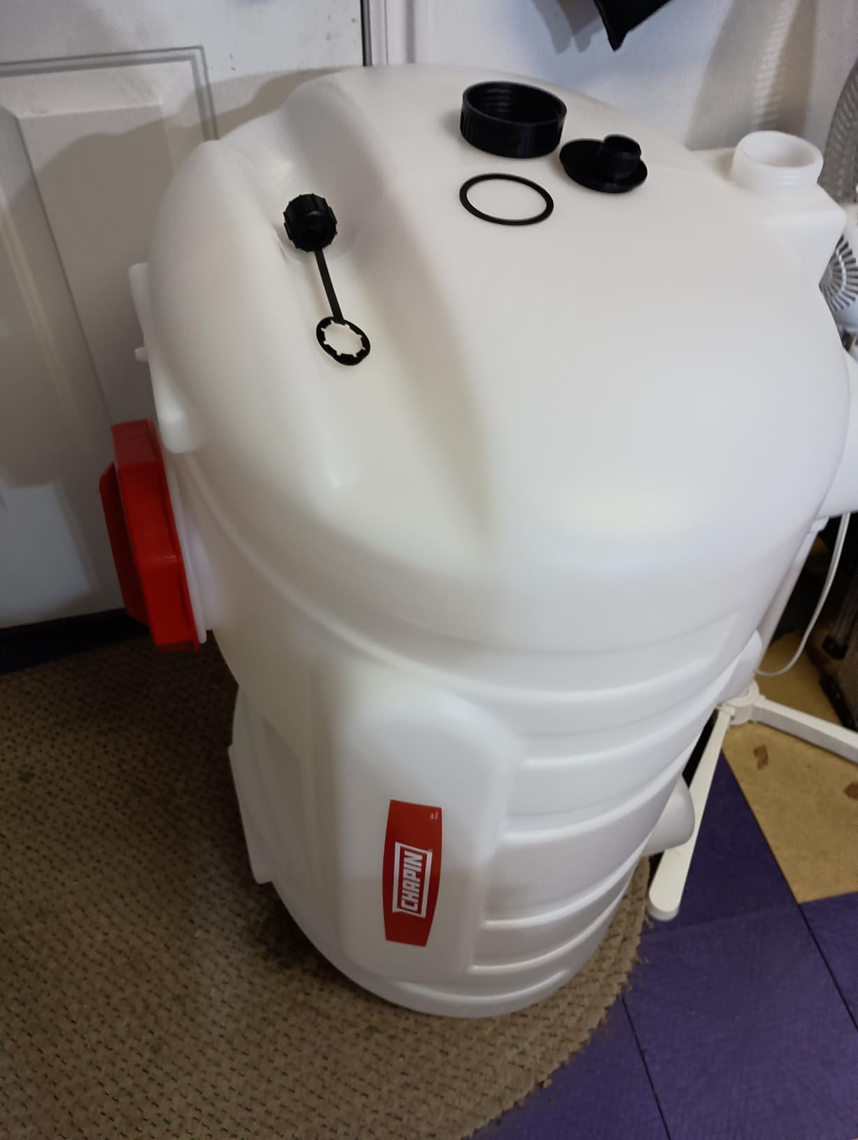 Chapin 97005: 25 Gallon Water Storage Tank, Utility Water Tank, Water Supply, for Farms, Acreage, Gardens, Orchards, Translucent White customer photo 2