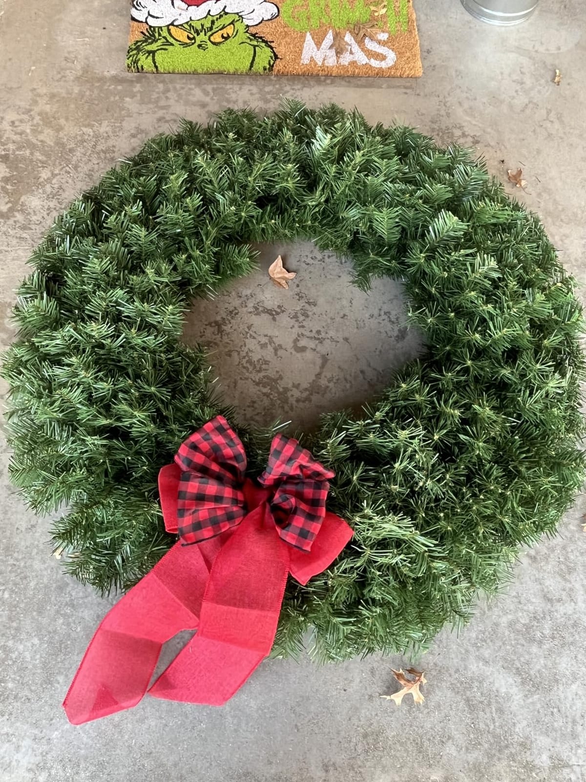 Yaheetech 30in Large Artificial Christmas Wreath, Pre-lit Holiday Accent Decoration with Red Bow, 110 LED Lights & 300 PVC Tips, Metal Structure for Door Wall & Mantel customer photo 1