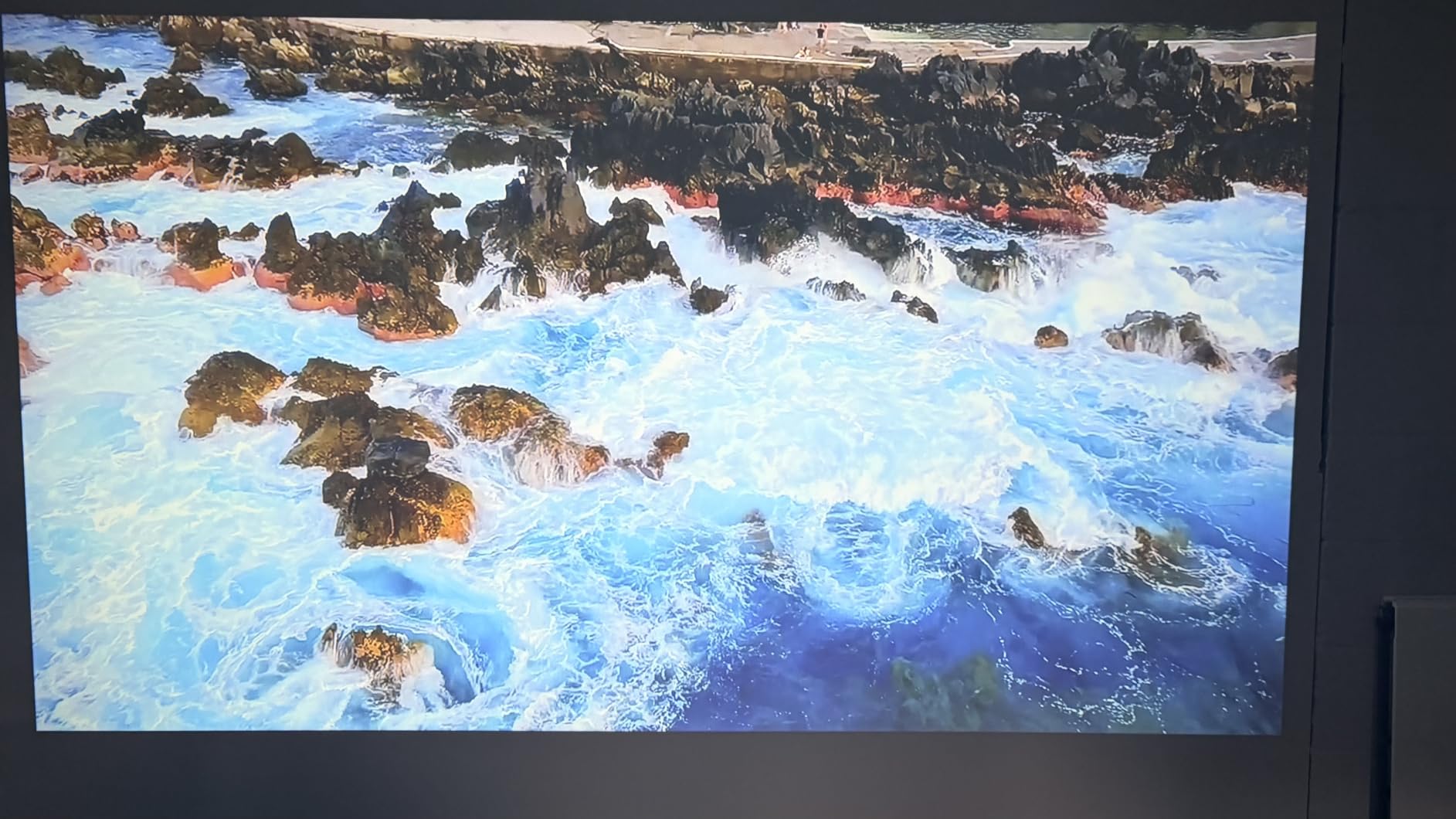 HAPPRUN 2000 ANSI 4K Decoding Projector with WiFi and Bluetooth, Auto Focus customer photo 2