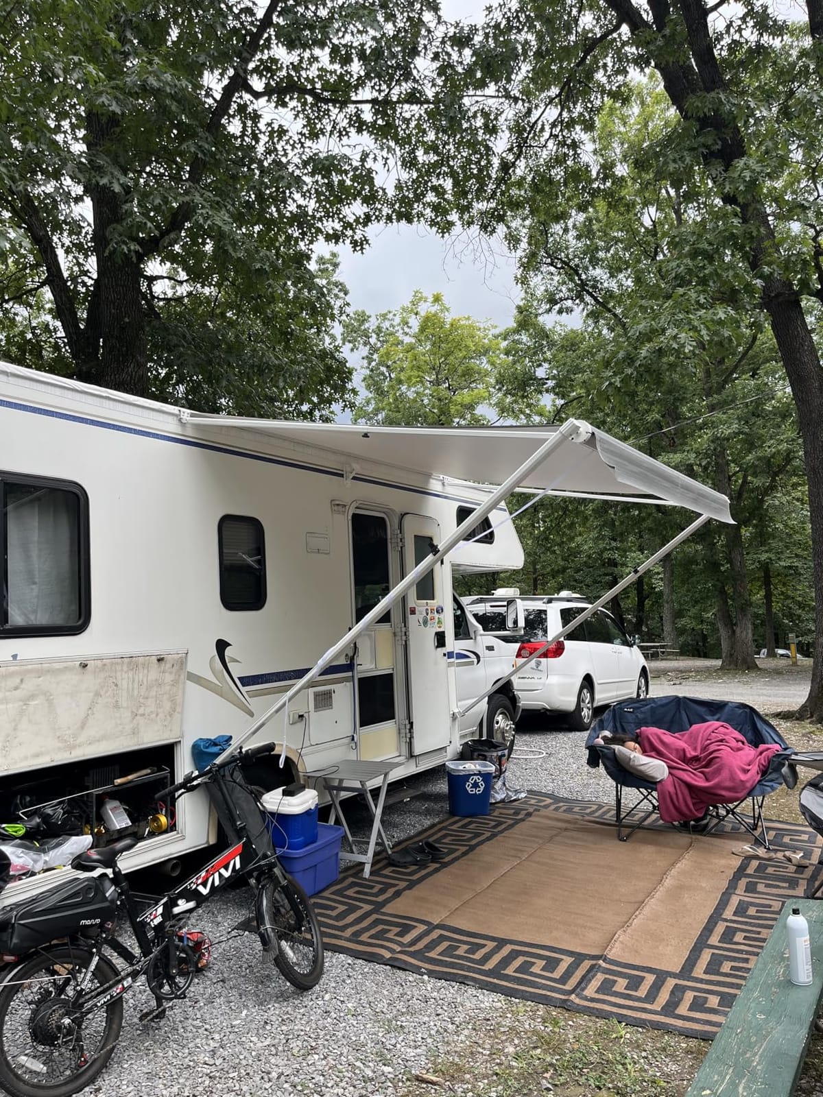 YESCAMP Manual RV Awning Complete Kit Retractable Camper Awning for RV or Trailers RV Roll Out Awning for Camper or 5th Wheel,Travel Trailers,Toy Haulers,Motohome(14Ft,Black Frame,Black Fade) customer photo 1