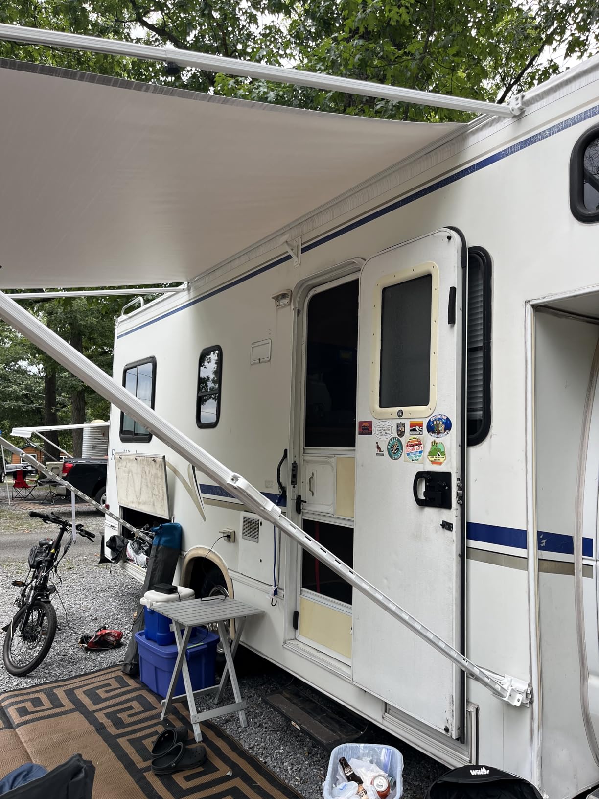 YESCAMP Manual RV Awning Complete Kit Retractable Camper Awning for RV or Trailers RV Roll Out Awning for Camper or 5th Wheel,Travel Trailers,Toy Haulers,Motohome(14Ft,Black Frame,Black Fade) customer photo 2