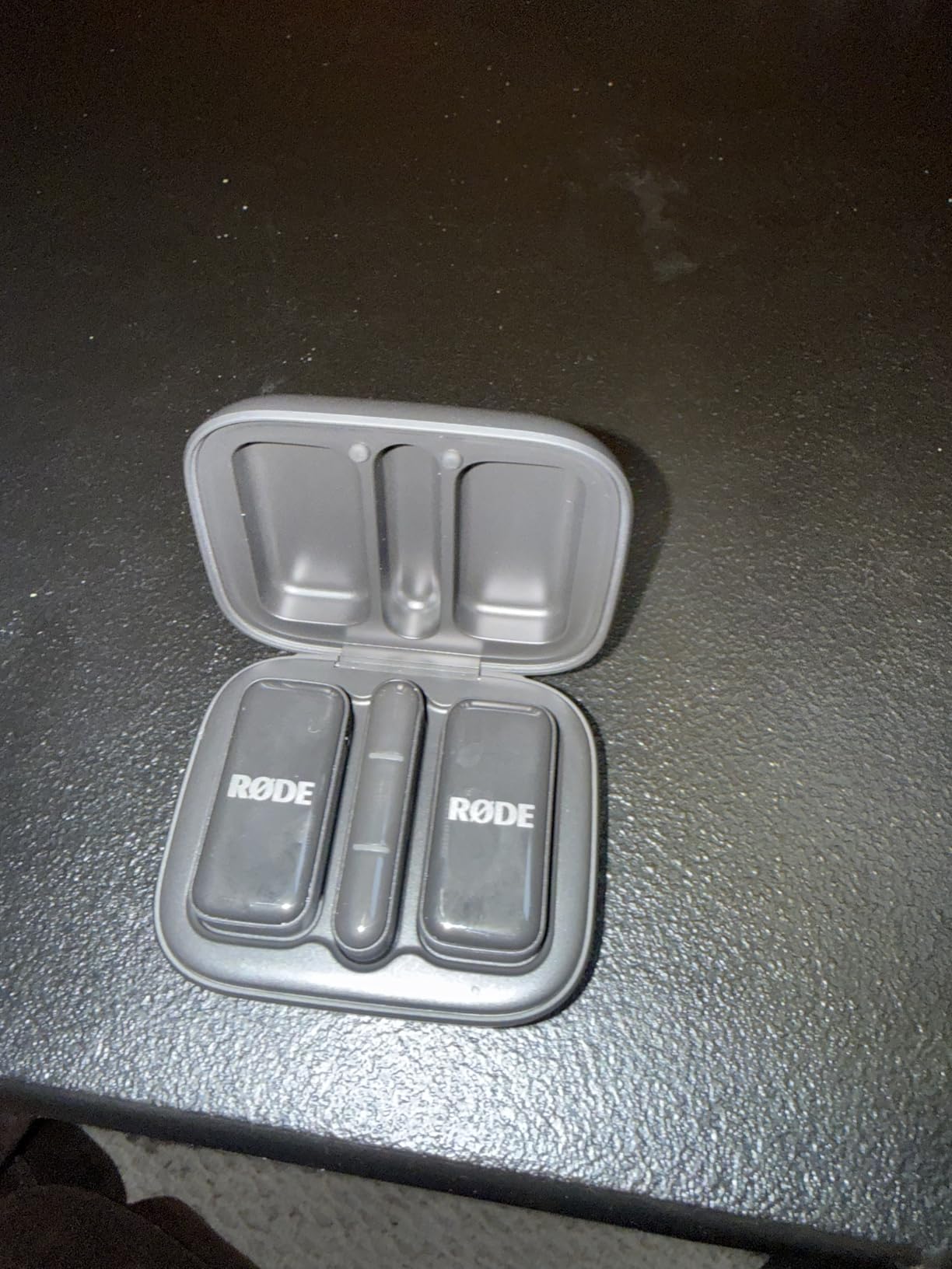 RØDE Wireless Micro - Compact Wireless Microphone, Two Mics with Charge Case for Smartphone Content Creation - USB-C, Black customer photo 2