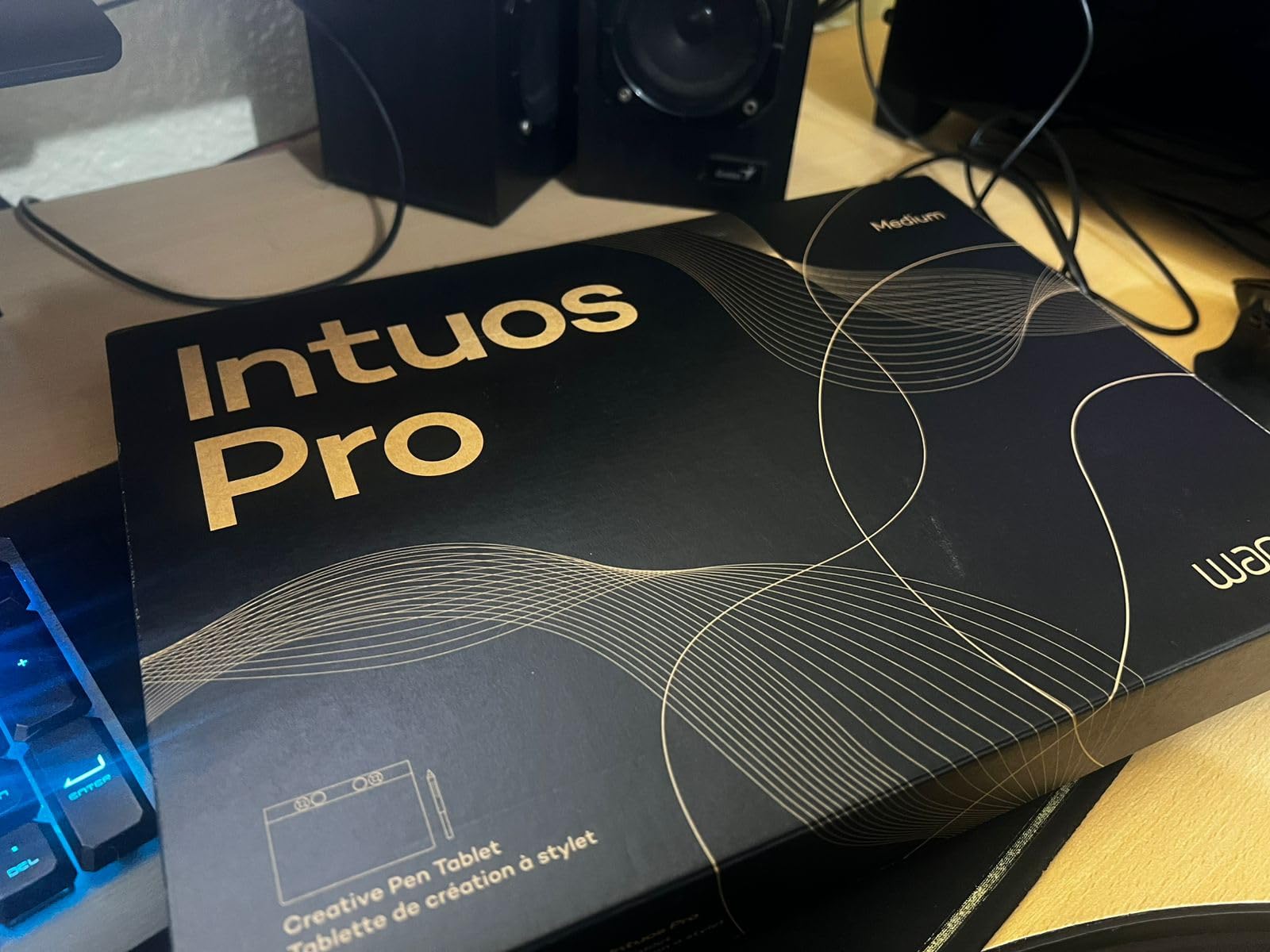 Wacom Intuos Pro Medium, Bluetooth Graphic Drawing Tablet with ProPen 3 customer photo 1