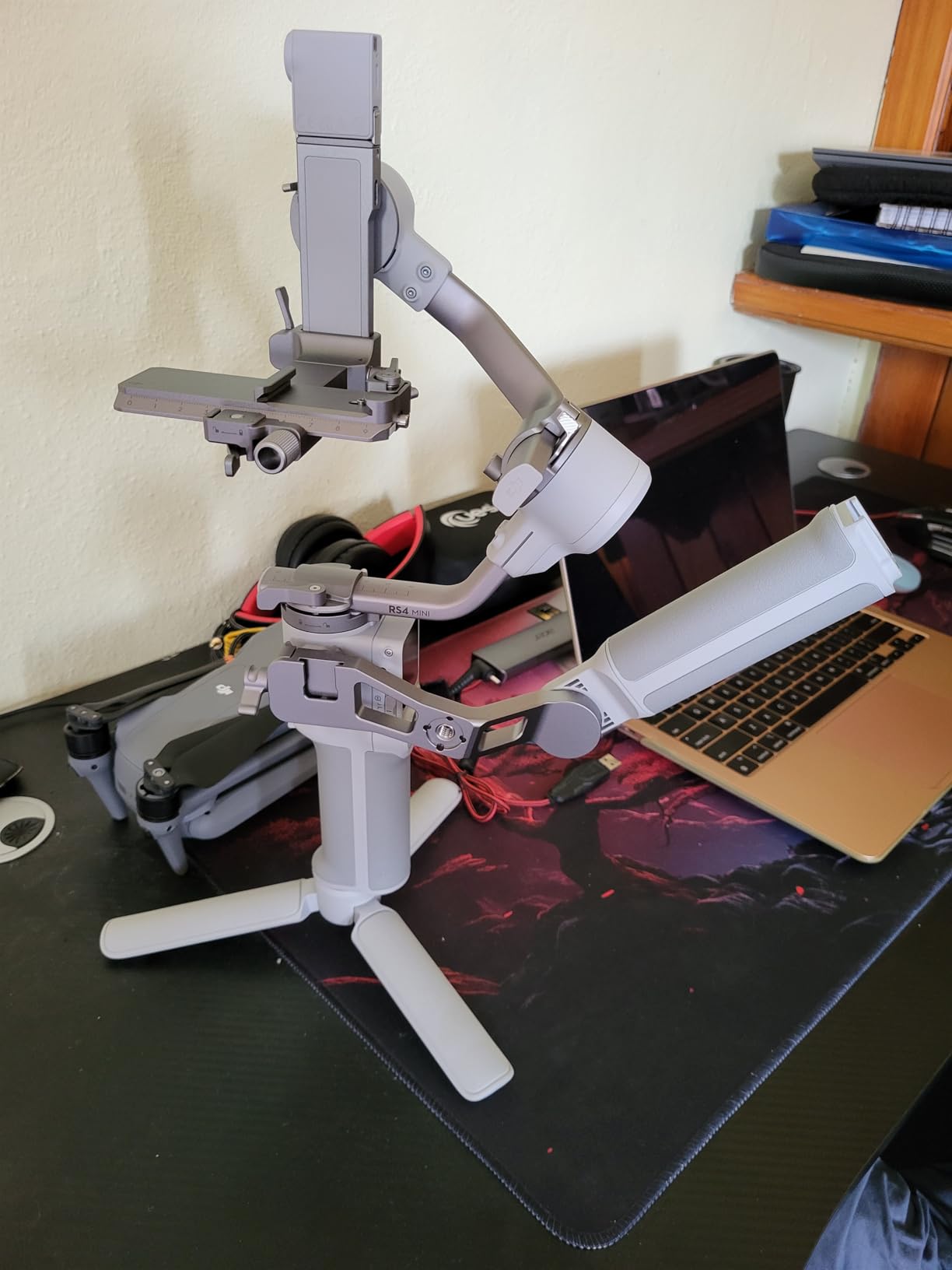 DJI RS 4 Mini Combo, Gimbal Stabilizer, Canon/Sony/Nikon/Fujifilm | Intelligent Tracking Module, Briefcase Handle, 3rd-Gen Native Vertical Shooting, Teflon Enhanced Balancing customer photo 2