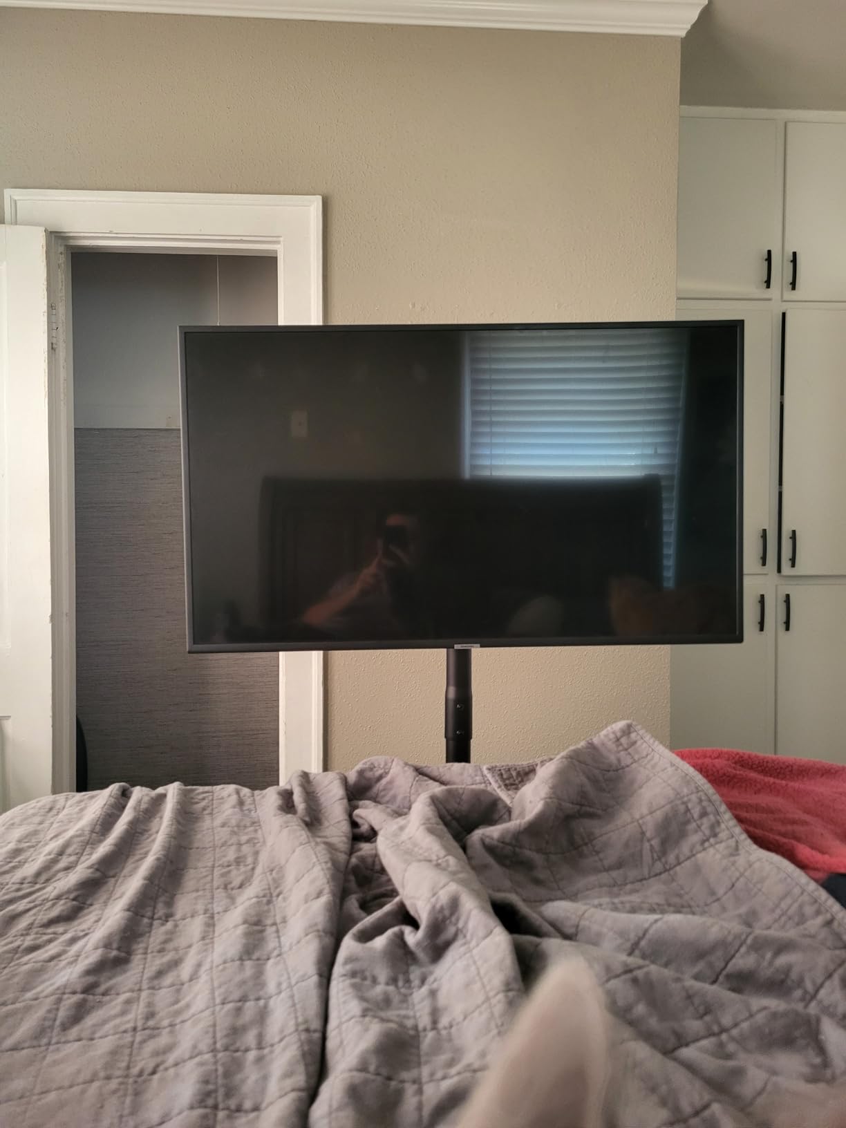 WALI Heavy Duty Ceiling TV Mount for 37-90 inch Large TVs, up to 220 lbs customer photo 1