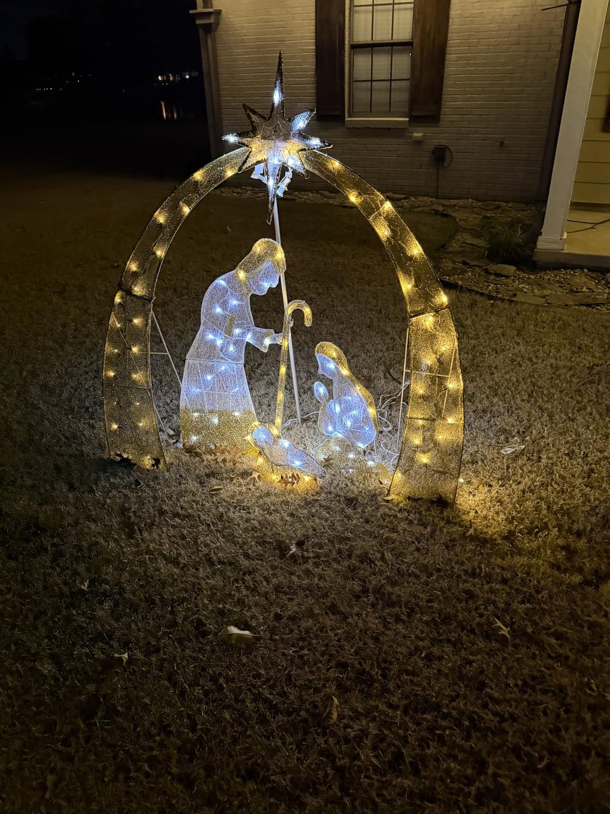 Best Choice Products 4.5ft Lighted 2D Outdoor Nativity Scene, Christmas Arch Holy Family Yard Decoration w/ 115 LED Lights, Stakes, Zip Ties customer photo 2