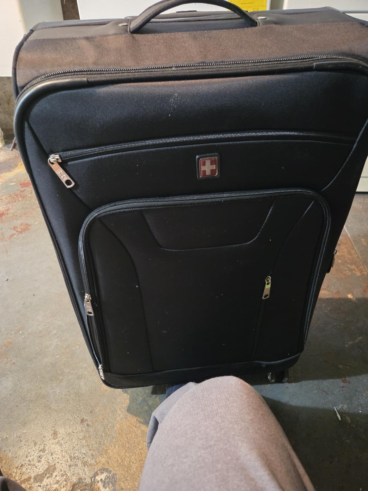 SWISSGEAR Sion Softside Expandable Spinner Luggage Durable Lightweight Travel Suitcase, Black, 2-Piece Set (Carry-On/Large) customer photo 1