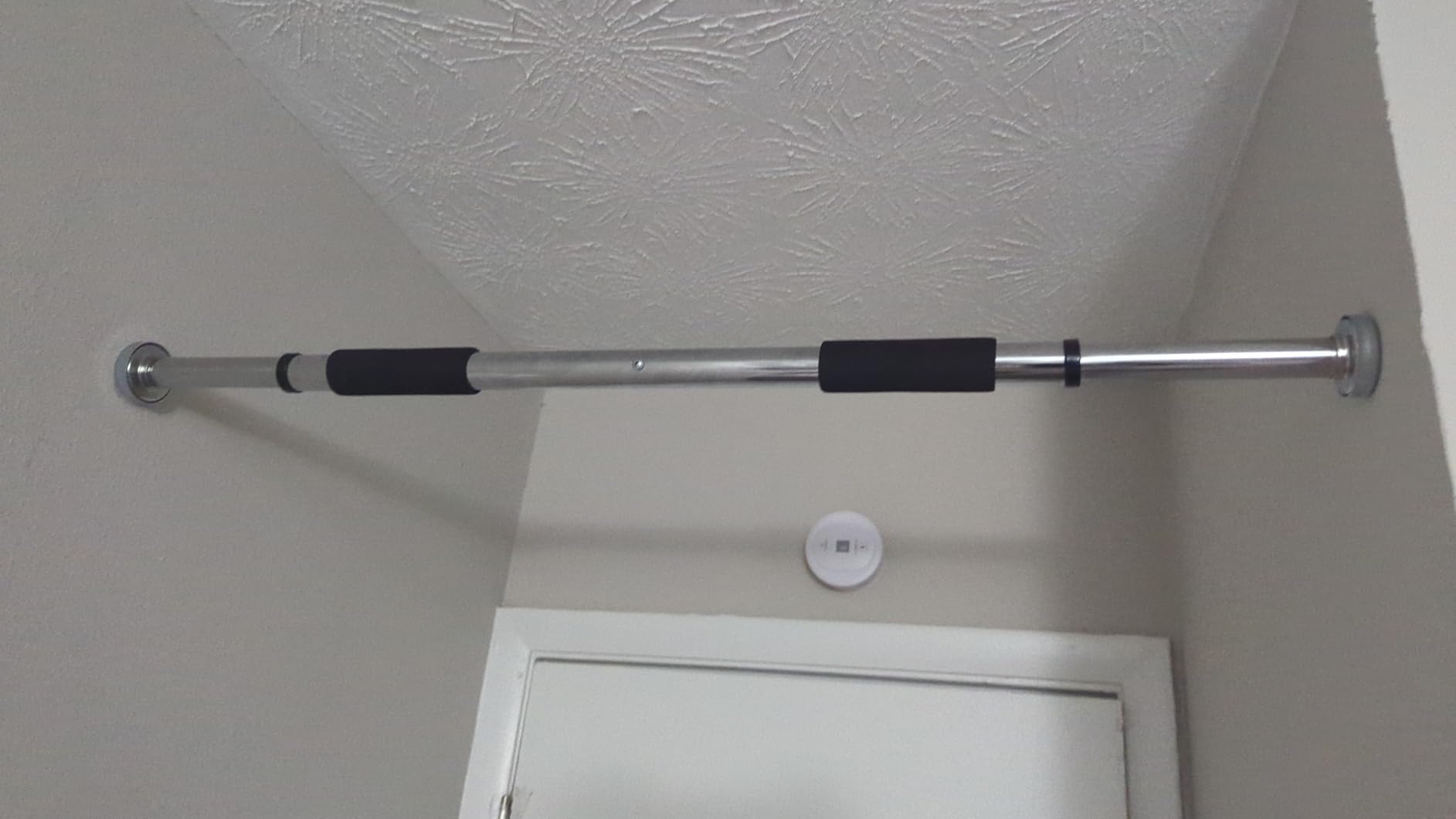 Sunny Health & Fitness Adjustable Doorway Chin Up/Pull Up Bar customer photo 1