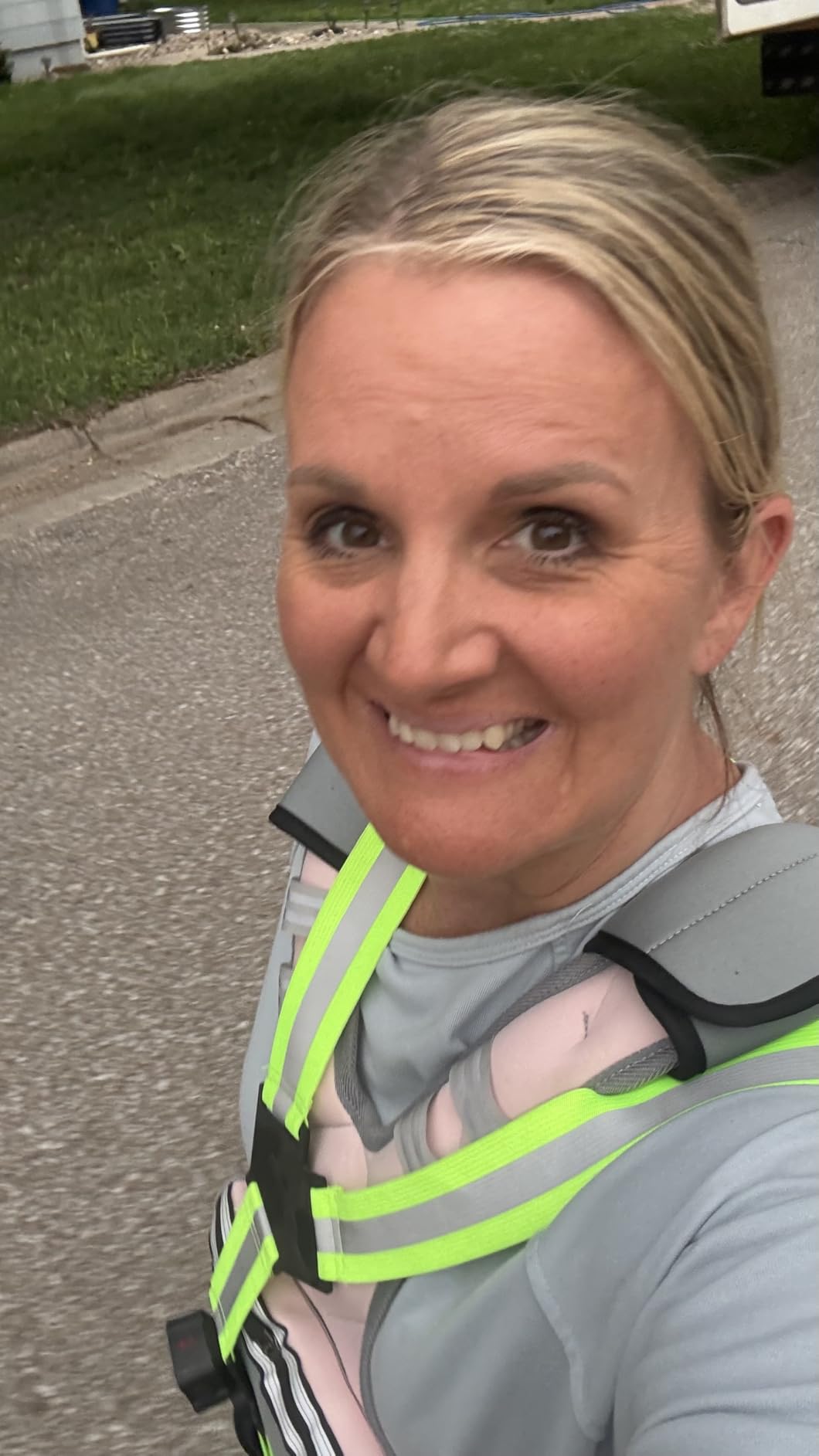 PACEARTH Adjustable Weight Vest 4-10lbs / 11-20lbs / 20-32lbs X-Shape Weighted Vest for Women and Men, Home Workout Ironsand Vest with Zipper Pouch and 6 Weight Packs, Available in Pink, Gray, Black customer photo 1