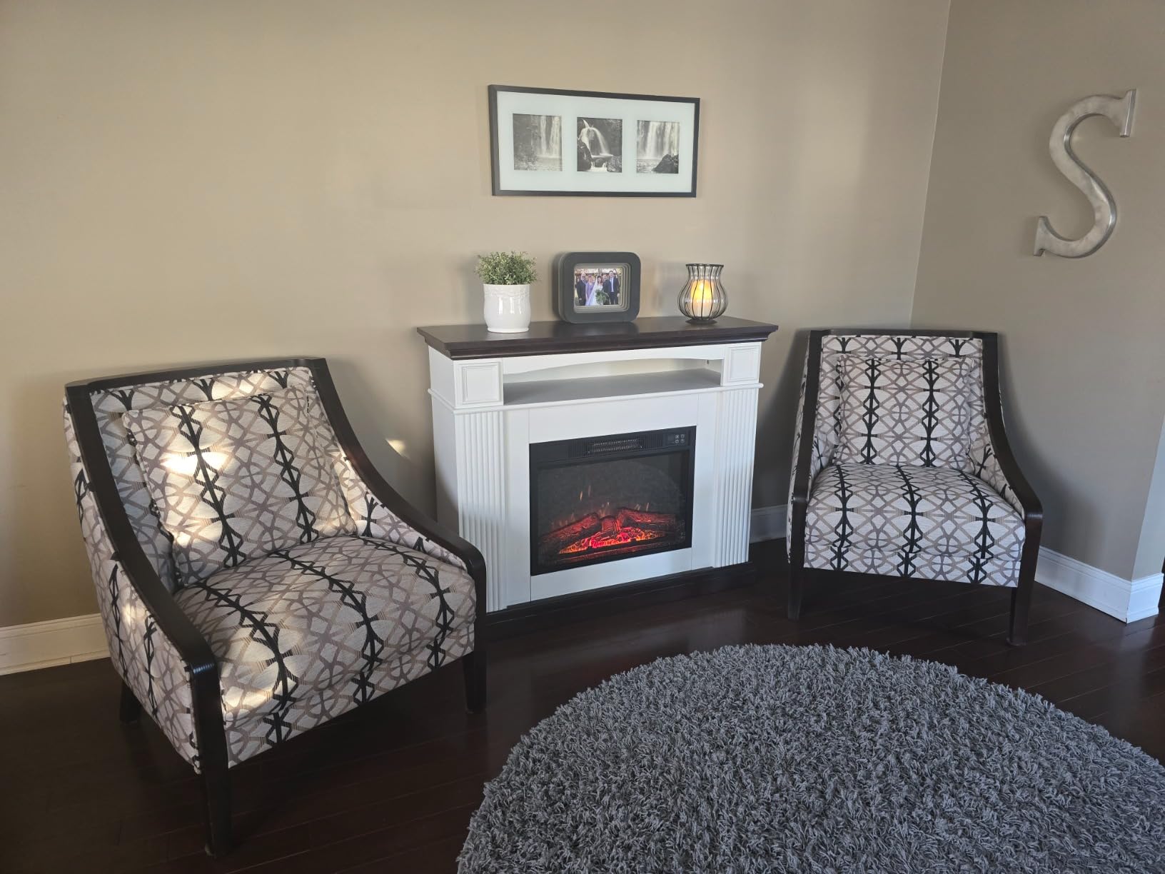 OKYCI Corner Electric Fireplace with Mantel, TV Stand with Storage & Bookshelves, Entertainment Center with Fireplace for Living Room, Modern Wave Design, White customer photo 1