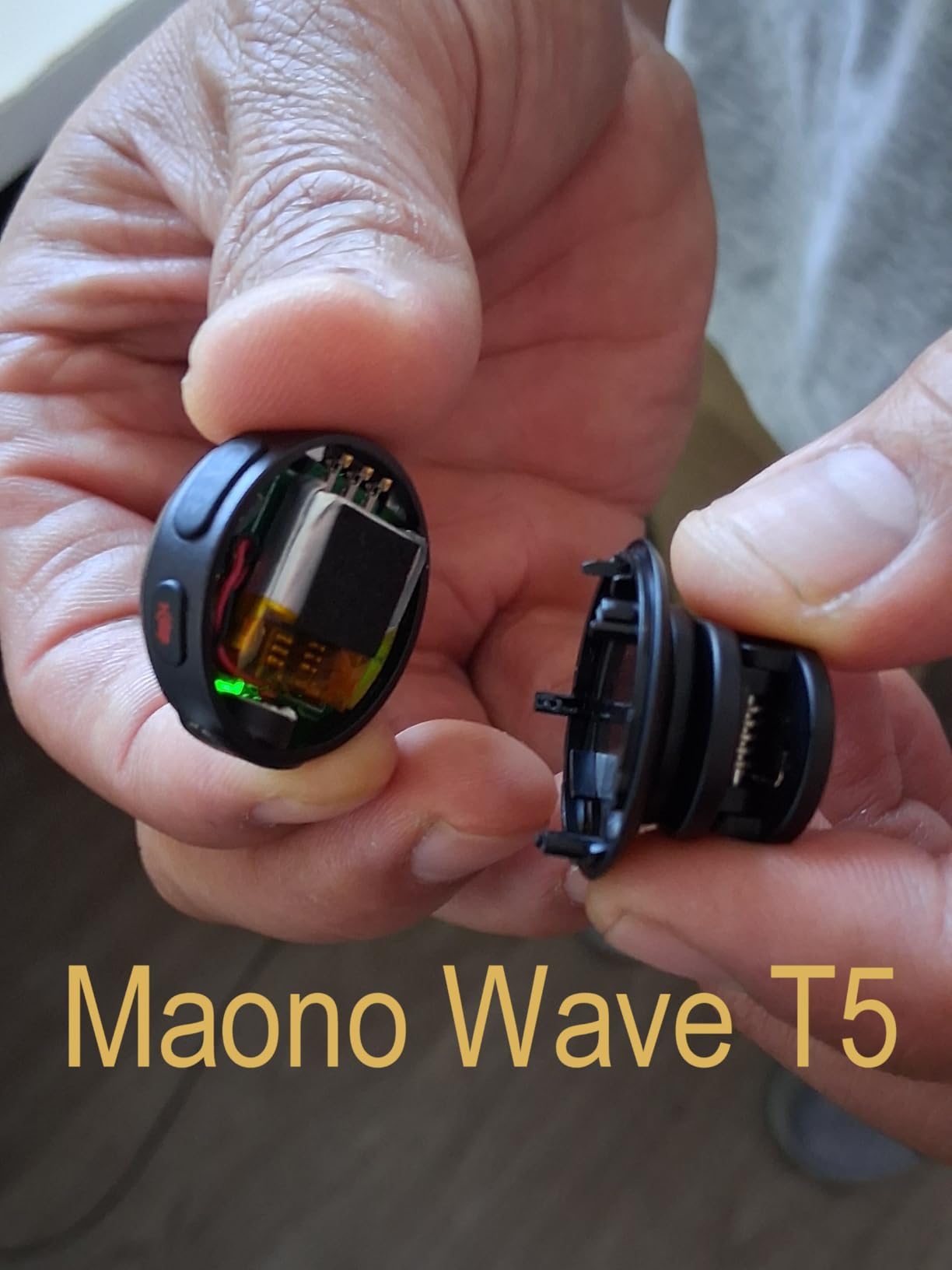 MAONO Wave T5 Wireless Lavalier Microphone for iPhone15/16/17 Android Phone | Magnetic Lapel Mini Mic with 48KHz 24Bit Audio, AI Noise Cancelling,Mute,1000ft for Podcast Video Record Vlog Content Creator customer photo 1