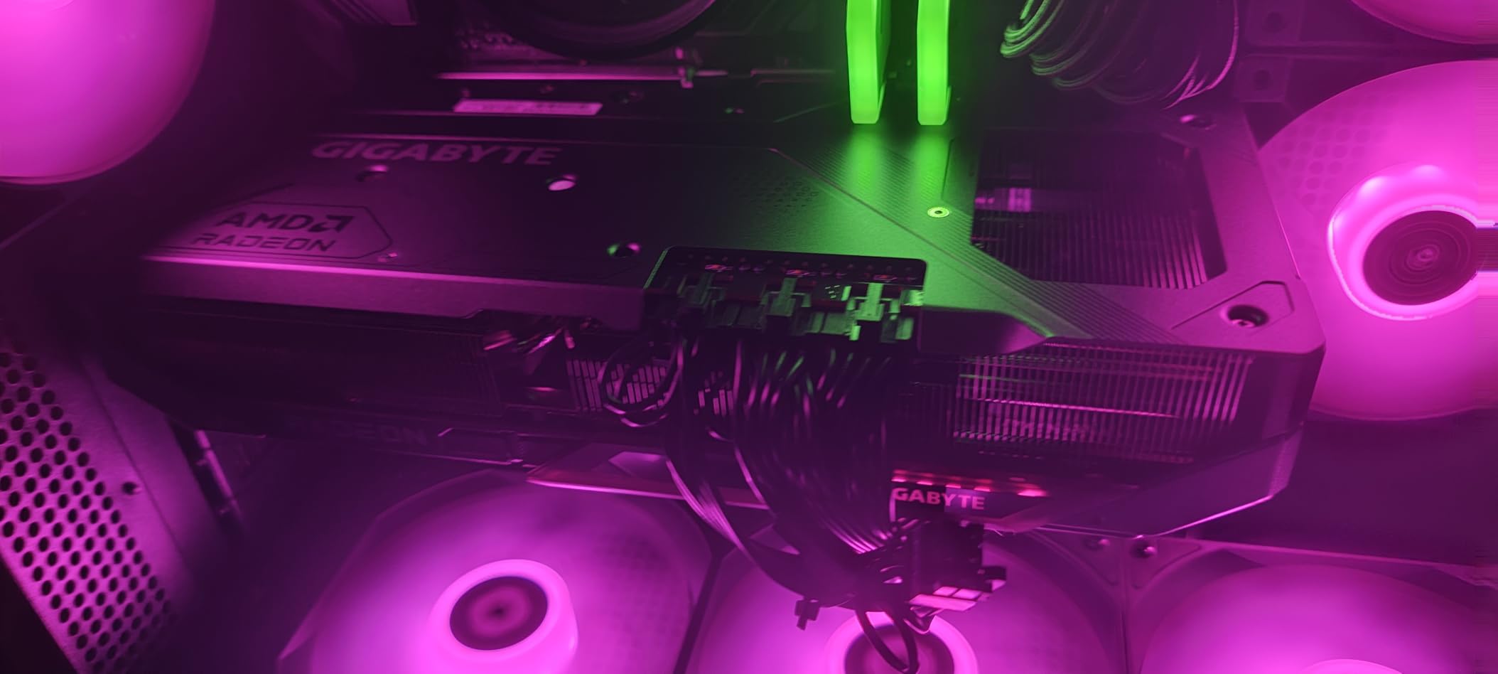 GIGABYTE Radeon RX 9070 XT Gaming OC 16G Graphics Card, PCIe 5.0, 16GB GDDR6, GV-R9070XTGAMING OC-16GD Video Card customer photo 2