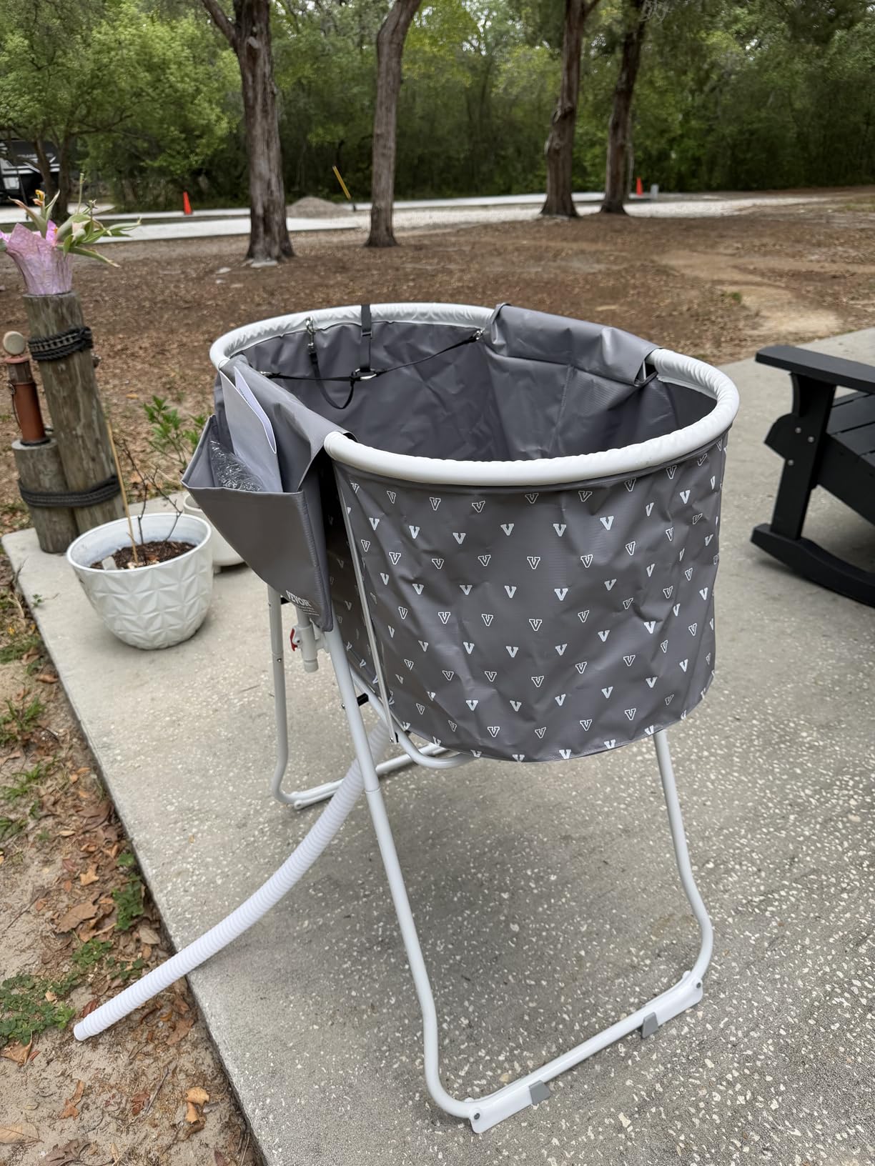 VEVOR Portable Dog Bathtub Foldable Pet Shower Station with Drain, Grey | for Washing and Grooming Small and Medium Dogs and Cats Indoors or Outdoors, with Efficient Drainage and Space-Saving Storage customer photo 1