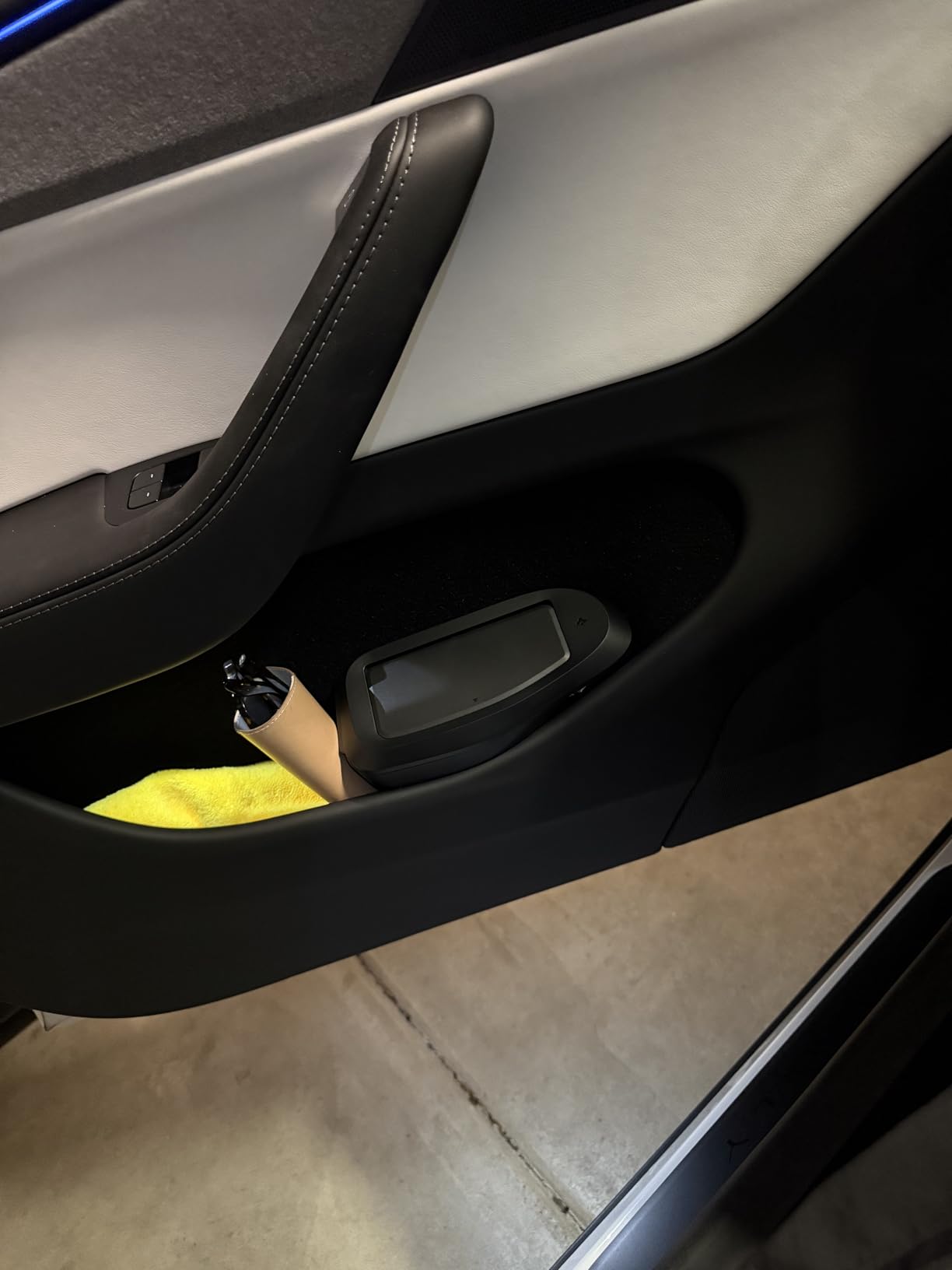 Spigen Driver Side Door Pocket Trash Can for Tesla Model 3 Highland | Only Standard, Premium & Performance 2026/2025/2024 [with Magnetic Lid and Waterproof Bin] customer photo 1