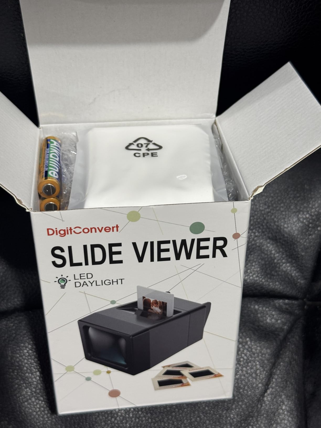 35mm Slide Viewer, 2X Magnification Slide Viewer for Viewing 35mm Slides, Slide Projector for Old Slides (2AAA Batteries Included) customer photo 2