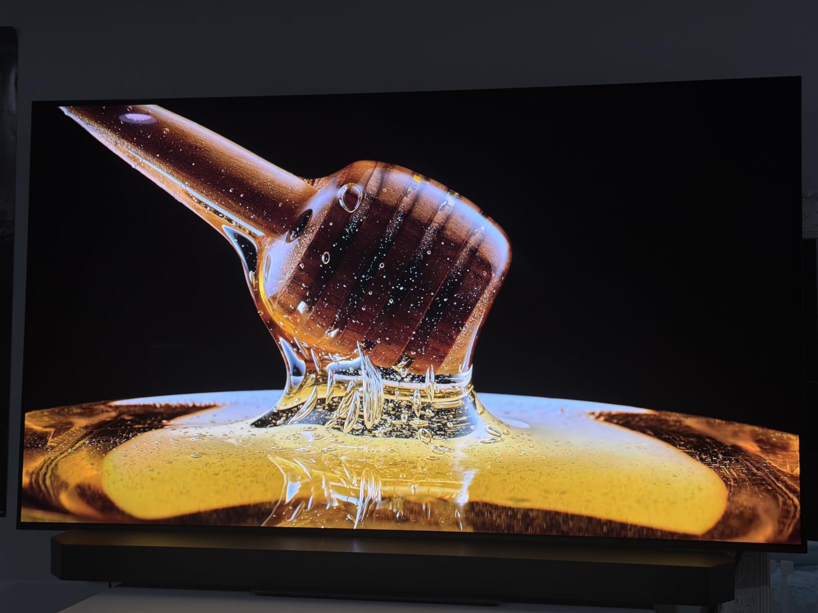 Samsung 65-Inch Class OLED S90F 4K Smart TV (2025 Model) NQ4 AI Gen3 Processor Upscaling Pro HDR +, Motion Xcelerator 144Hz, Vision Alexa Built-in customer photo 2