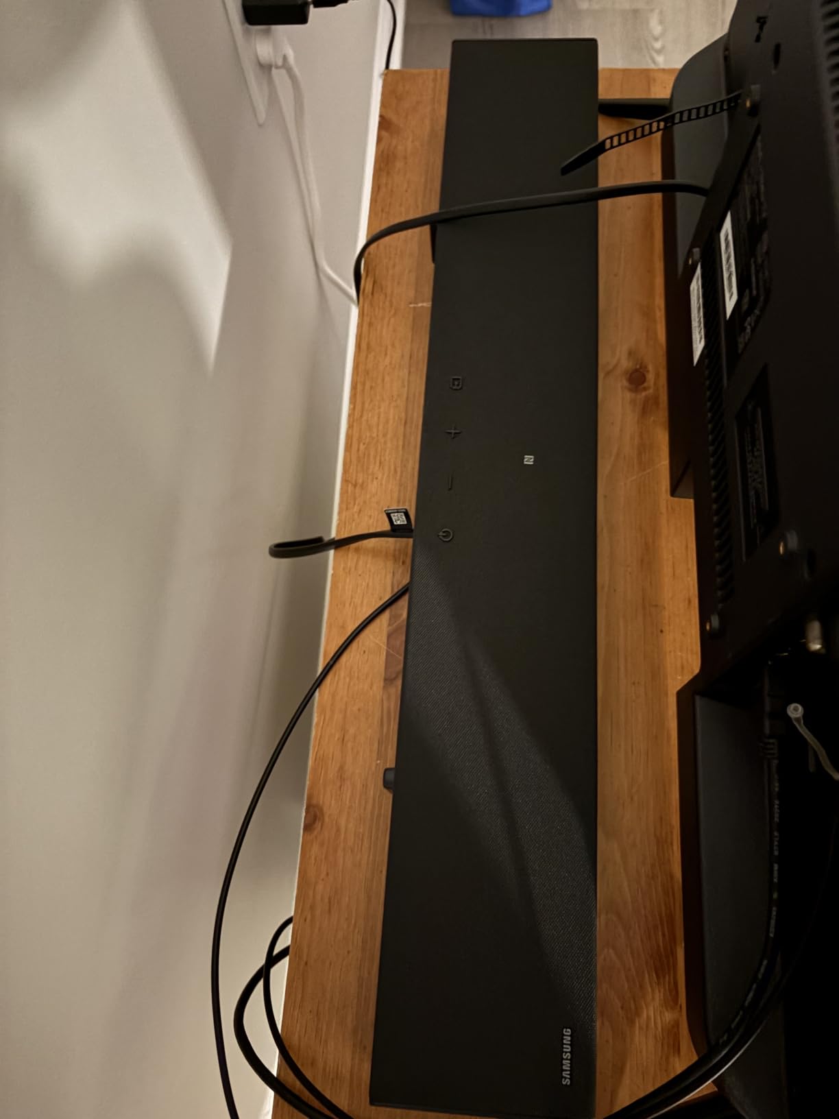 Samsung B-Series Soundbar HW B400F 2.0 ch Soundbar with Built in Subwoofer (2025 Model) customer photo 1
