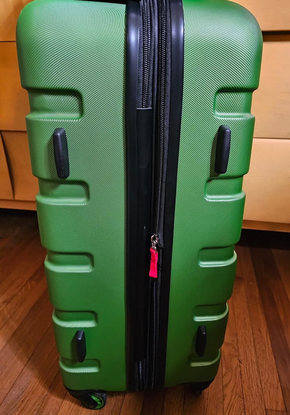 SWISSGEAR Signature Hardside Expandable Carry-On Spinner Luggage, ABS Construction, TSA-Friendly Lock, and Built-In Cupholder, Navy, 19-Inch customer photo 2