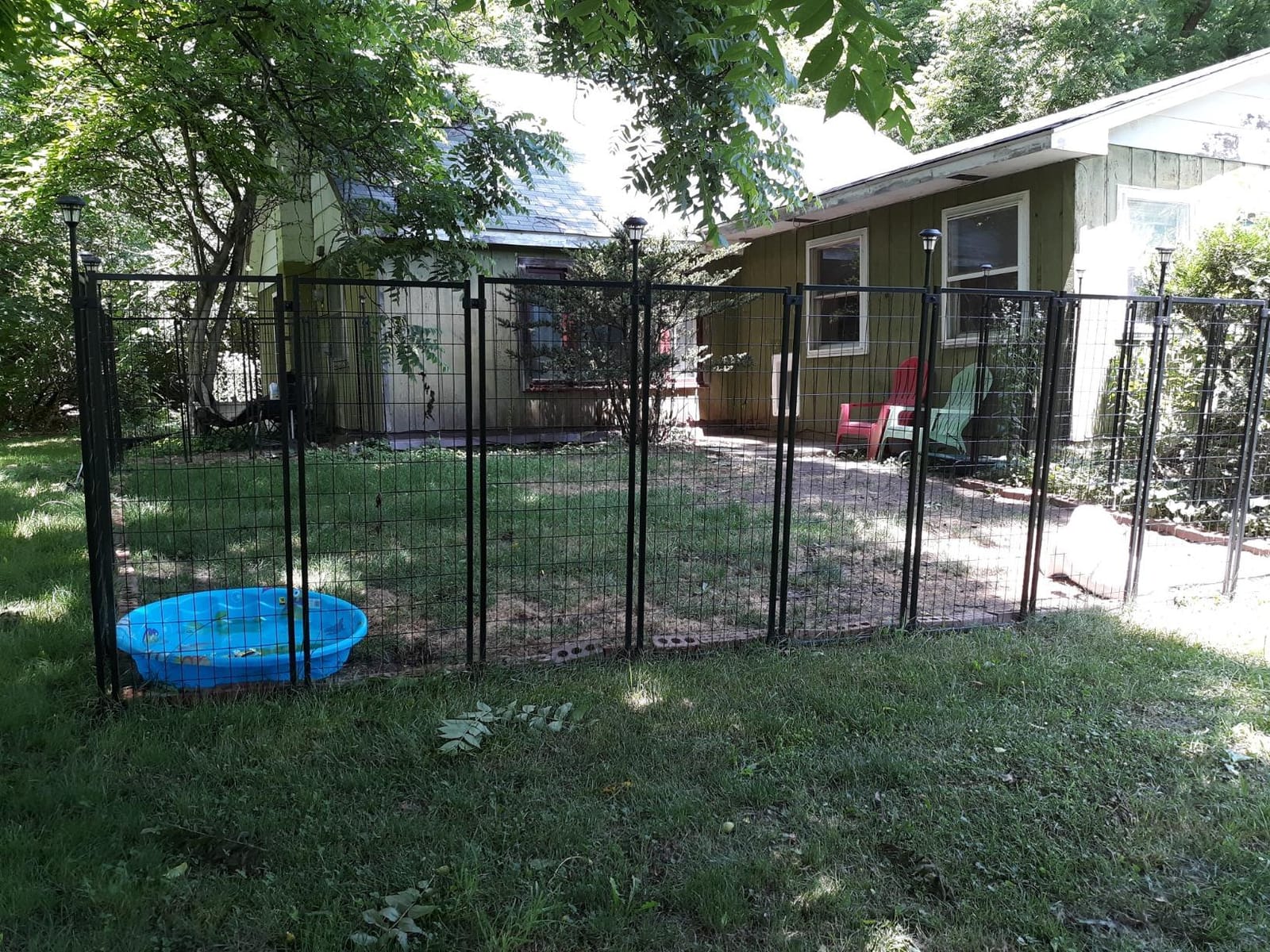 PawHut Outdoor Dog Kennel with Roof, 6' x 6' x 6' Heavy Duty Welded Wire Dog Playpen Enclosure with Escape-Proof Lock, UV-Resistant & Waterproof Cover, for Large Dogs, Chickens, Ducks, Silver customer photo 1