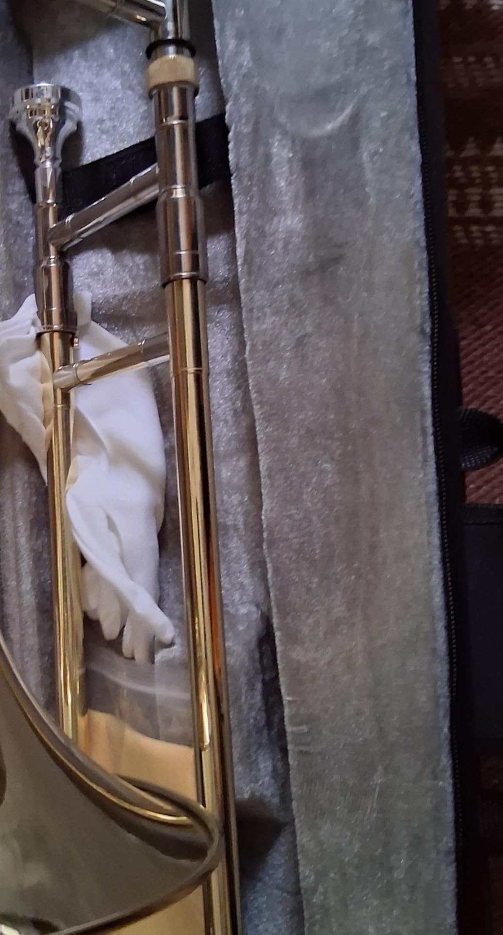 AKLOT Classic Bb Tenor Trombone: Entry-Level B Flat Brass Instruments with Hand-Hammered Bell, Anti-Tarnish Gold Lacquer Finish, Ideal for Beginner, Includes Hard Case, Mouthpiece, Gloves, Cloth customer photo 2