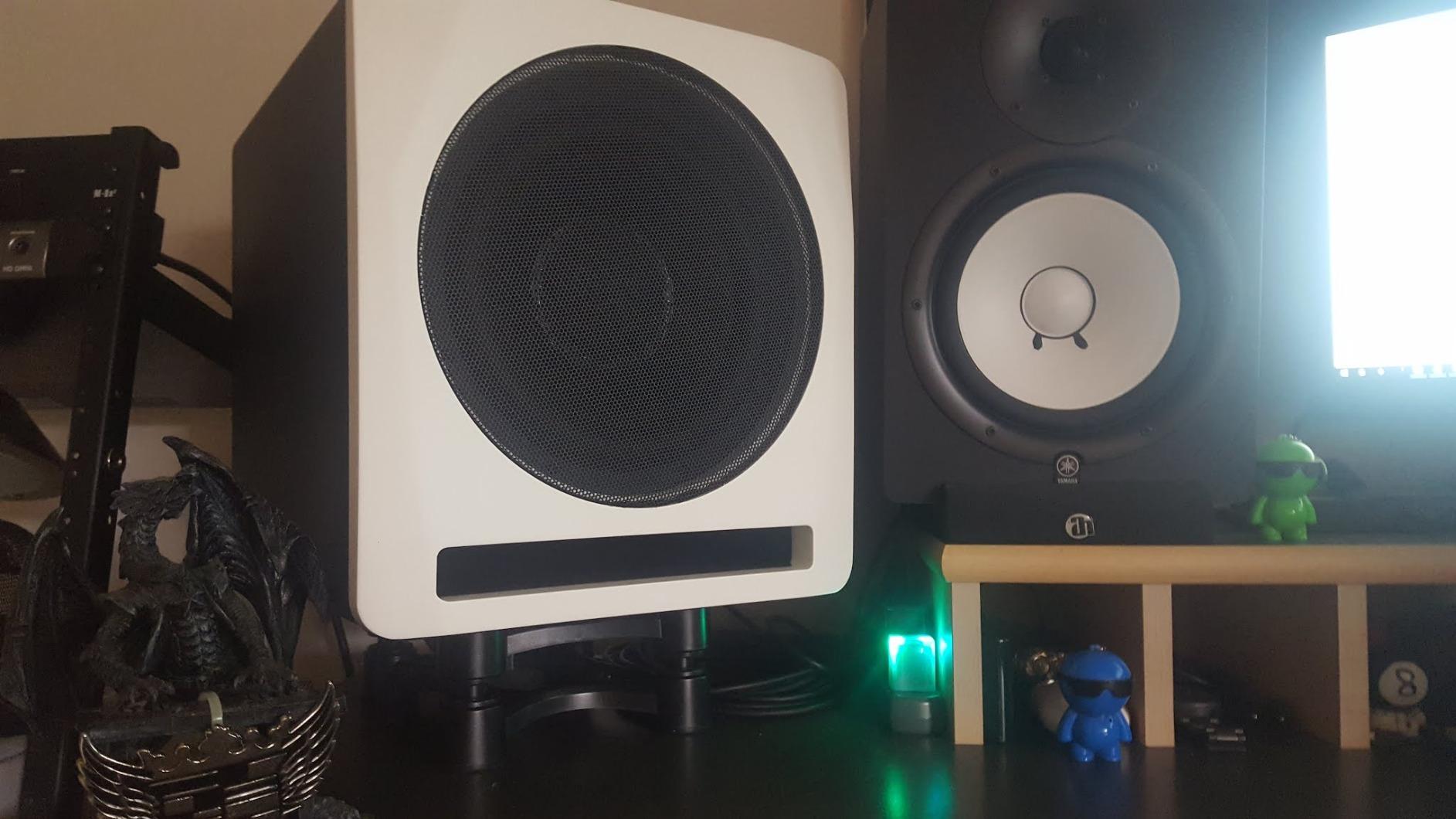 Rockville APM10D Active Studio Subwoofer in Dark Wood, 10