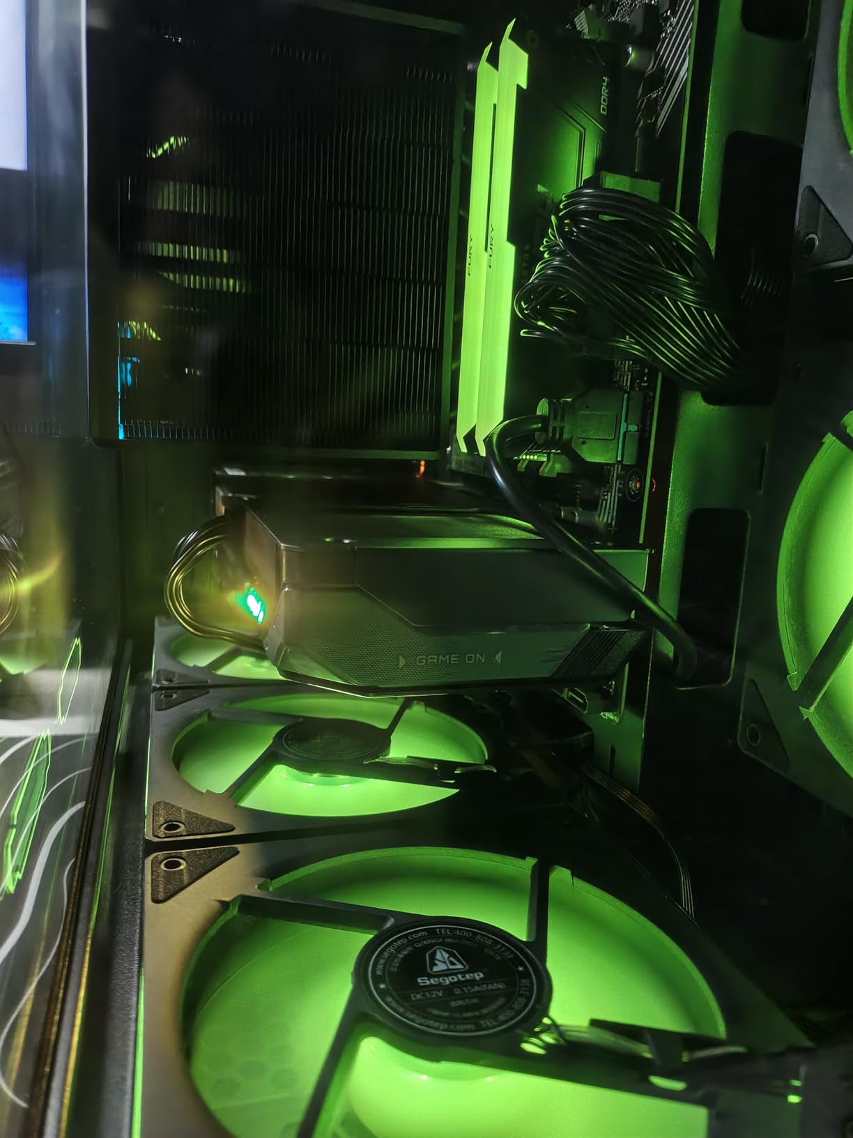 GIGABYTE Radeon RX 9060 XT Gaming OC 8G Graphics Card, PCIe 5.0, 8GB GDDR6, GV-R9060XTGAMING OC-8GD Video Card customer photo 2