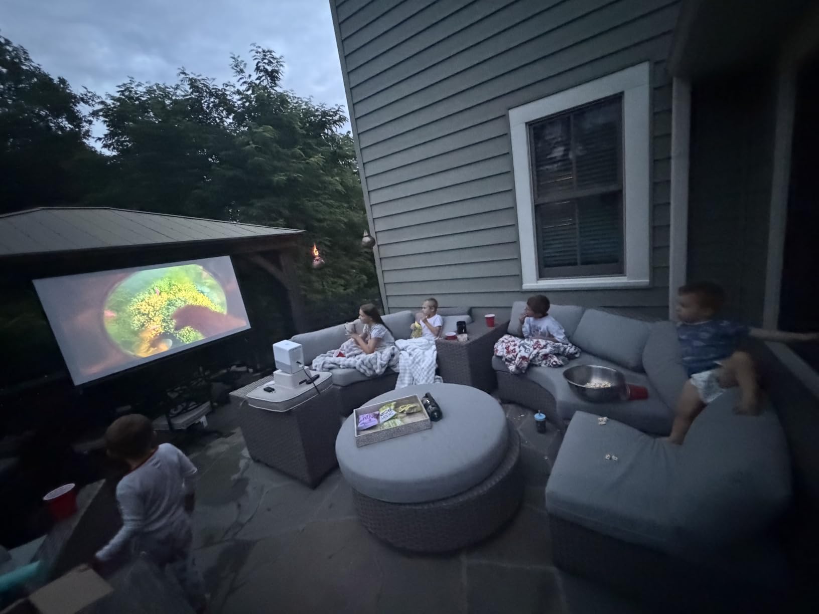 Aurzen Roku TV D1R Cube Smart Outdoor Projector with WiFi and Bluetooth customer photo 1