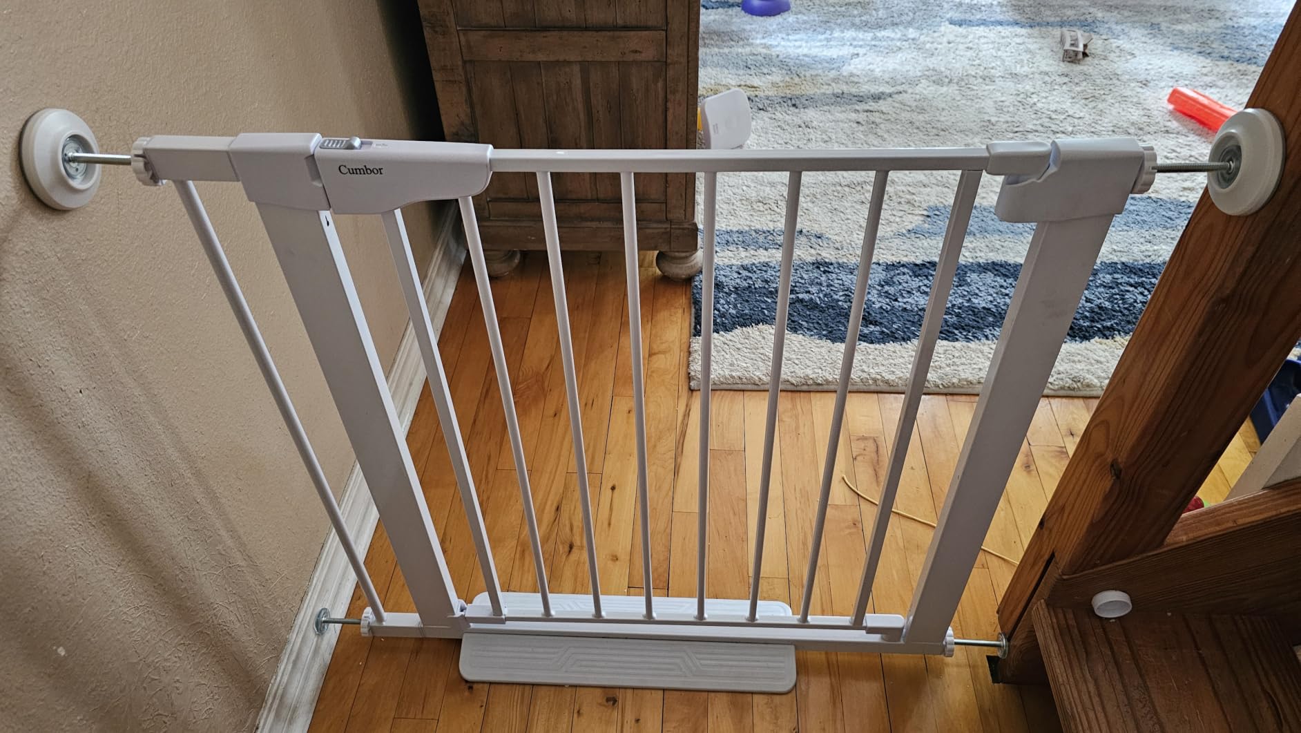 Cumbor 29.7-51.5 in Extra Wide Baby Gate for Stairs, Dog Gate Indoor Black | Mom's Choice Awards Winner, Auto Close with Double Lock for Doorways, Child Gate for Toddlers & Pets, Pressure Mounted customer photo 1