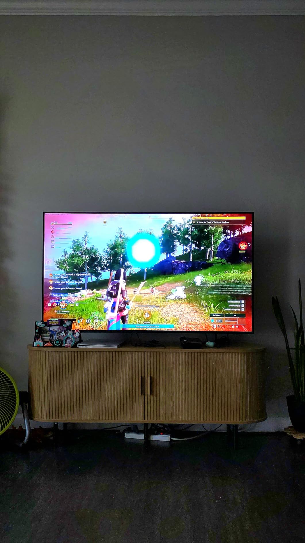 Samsung 98-Inch Class QLED Q7F Series Samsung Vision AI Smart TV (2025 Model, 98Q7F) Quantum HDR, Object Tracking Sound Lite, Q4 AI Gen1 Processor, 4K upscaling, Gaming Hub w/Alexa Built-in customer photo 1