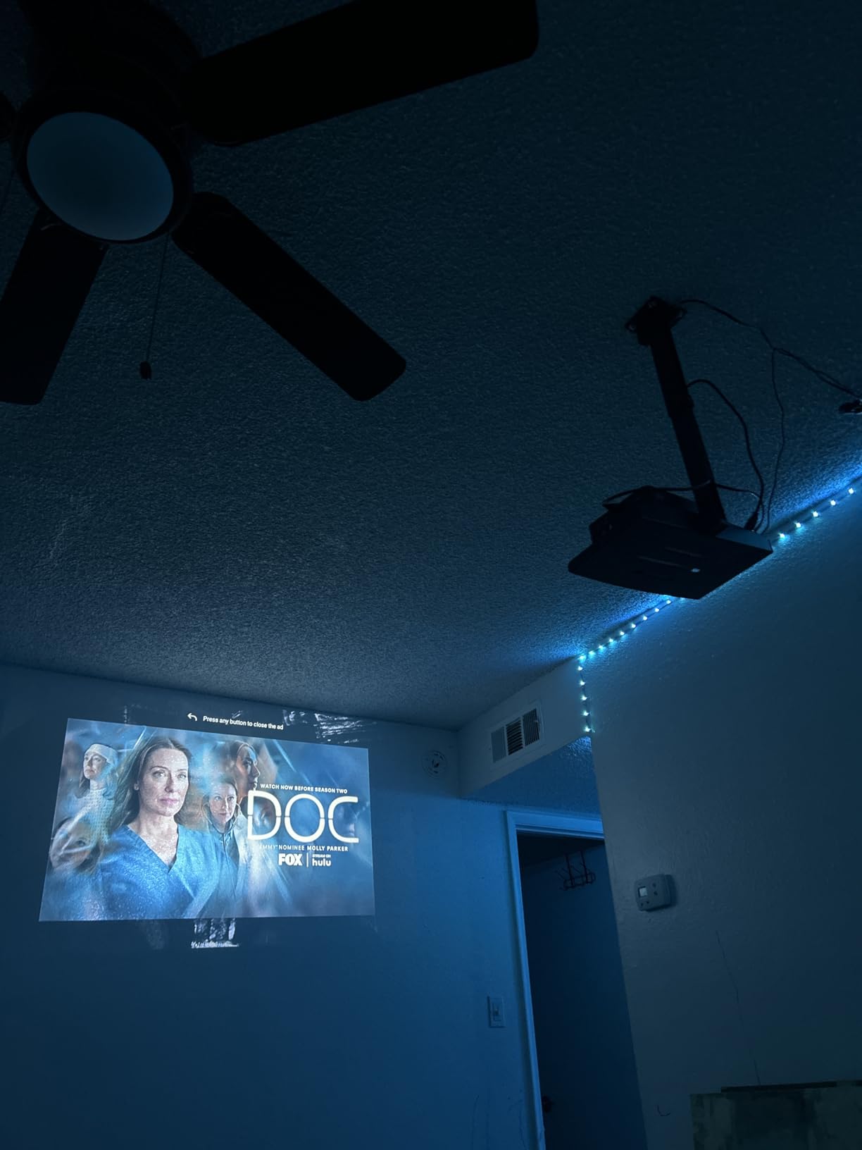 PUTORSEN Adjustable Projector Ceiling Mount, Universal Shelf, White customer photo 2