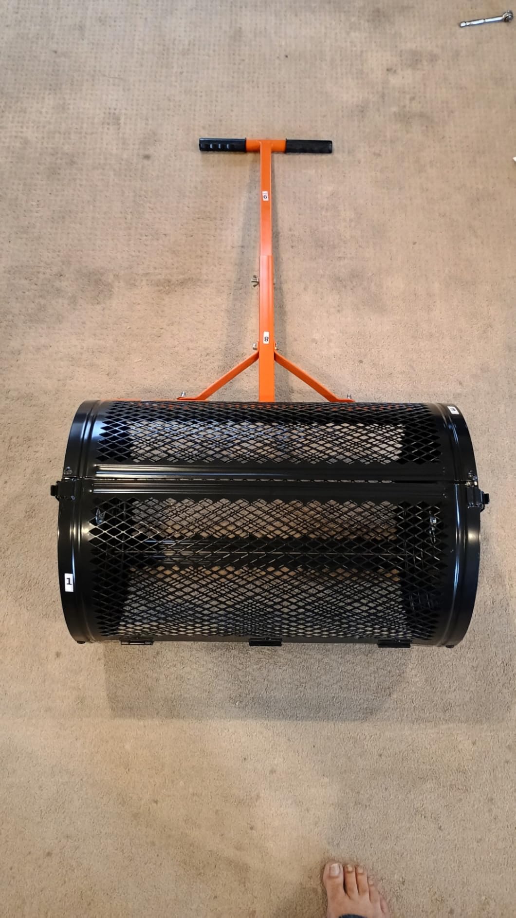 VEVOR Compost Spreader, 24 in Wide Peat Moss Spreader with T Shaped Handle, 3 Heights Adjustable, Powder-Coated Steel Garden Peat Moss Roller, Heavy Duty Grass Seed Spreaders for Planting Seeding customer photo 1