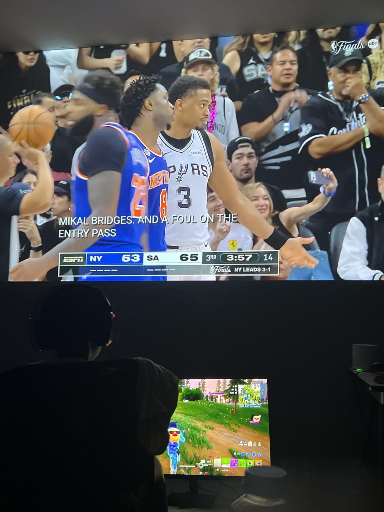 Epson Lifestudio Flex Plus 4K PRO-UHD Portable Lifestyle Projector customer photo 1
