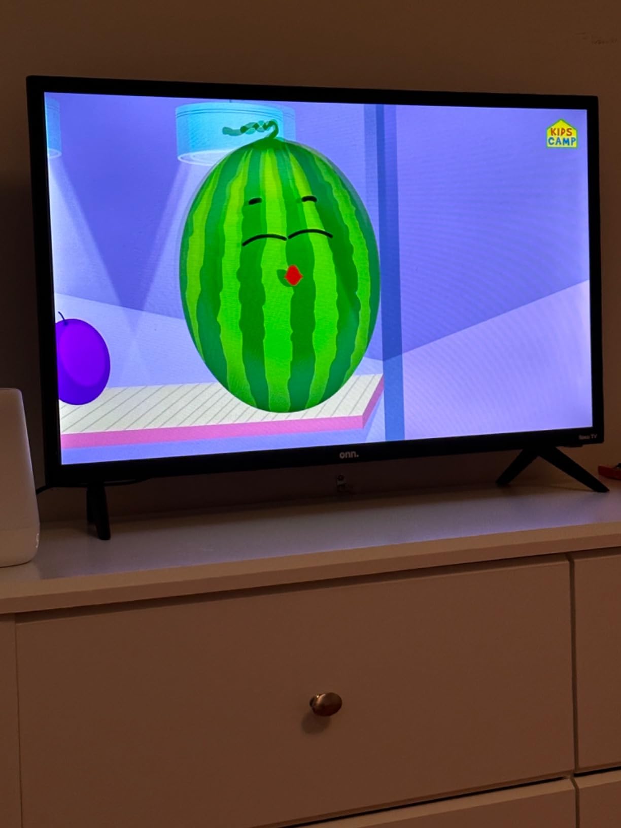 ONN 32-inch Roku Smart TV LED + Free Wall Mount with Wi-Fi Connectivity and Mobile App | Flat Screen TV Compatible with Apple Home Kit | Alexa and Google Assistant (Renewed) customer photo 2