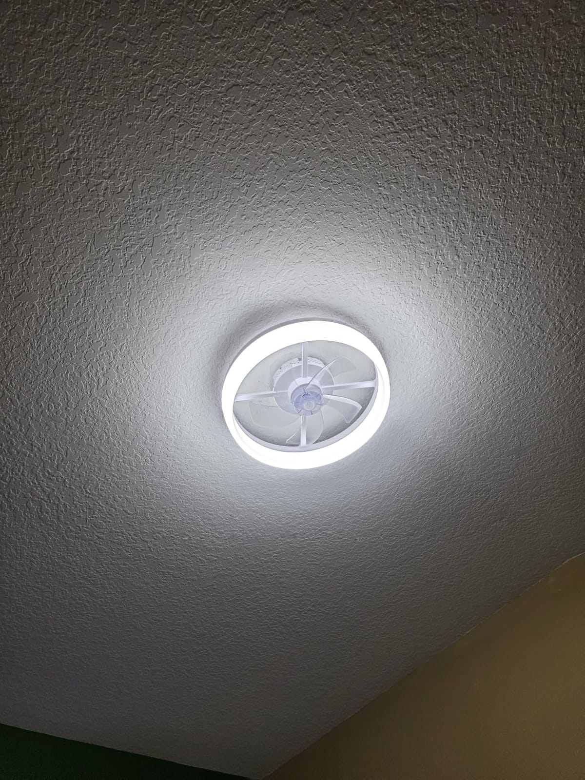 VOLISUN Low Profile Ceiling Fans with Lights and Remote, 27.6in Flush Mount Ceiling Fans with Light, 3000K-6500K Dimmable Fandelier LED Fan Light, Black Bladeless Ceiling Fans with Lights for Bedroom customer photo 1