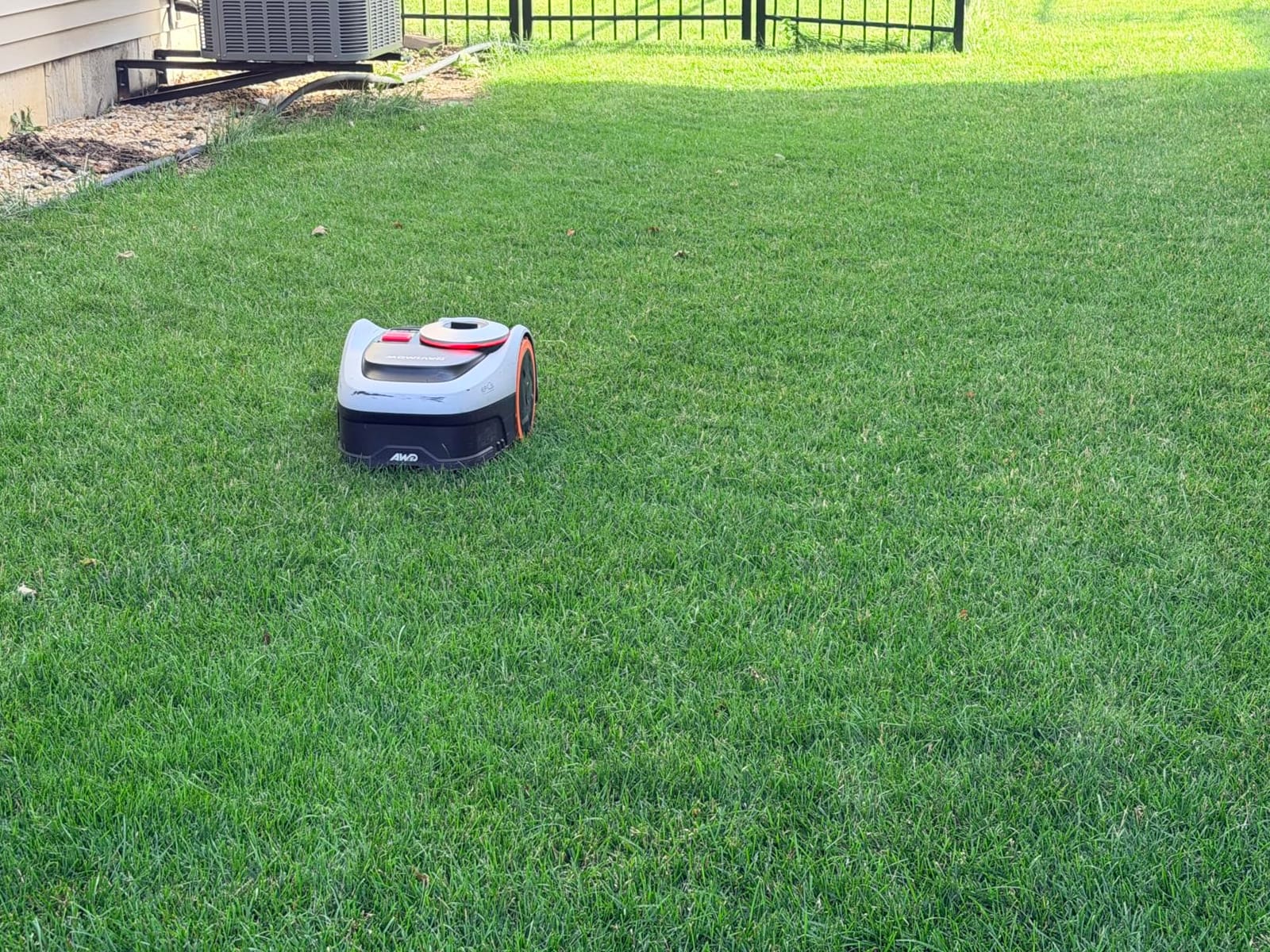 Segway Navimow i206 AWD Robot Lawn Mower, New i105N, 0.15 Acre, 45% Slopes customer photo 2