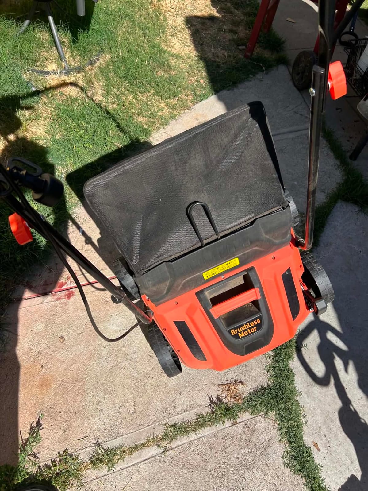 TIECTOWN 14-Inch 13.5 Amp 2-in-1 Electric Dethatcher and Scarifier with 11.5-Gallon Collection Bag, Lawn Dethatcher with 5-Position Depth Adjustment, Blade Replacement Without Tool - Orange customer photo 2