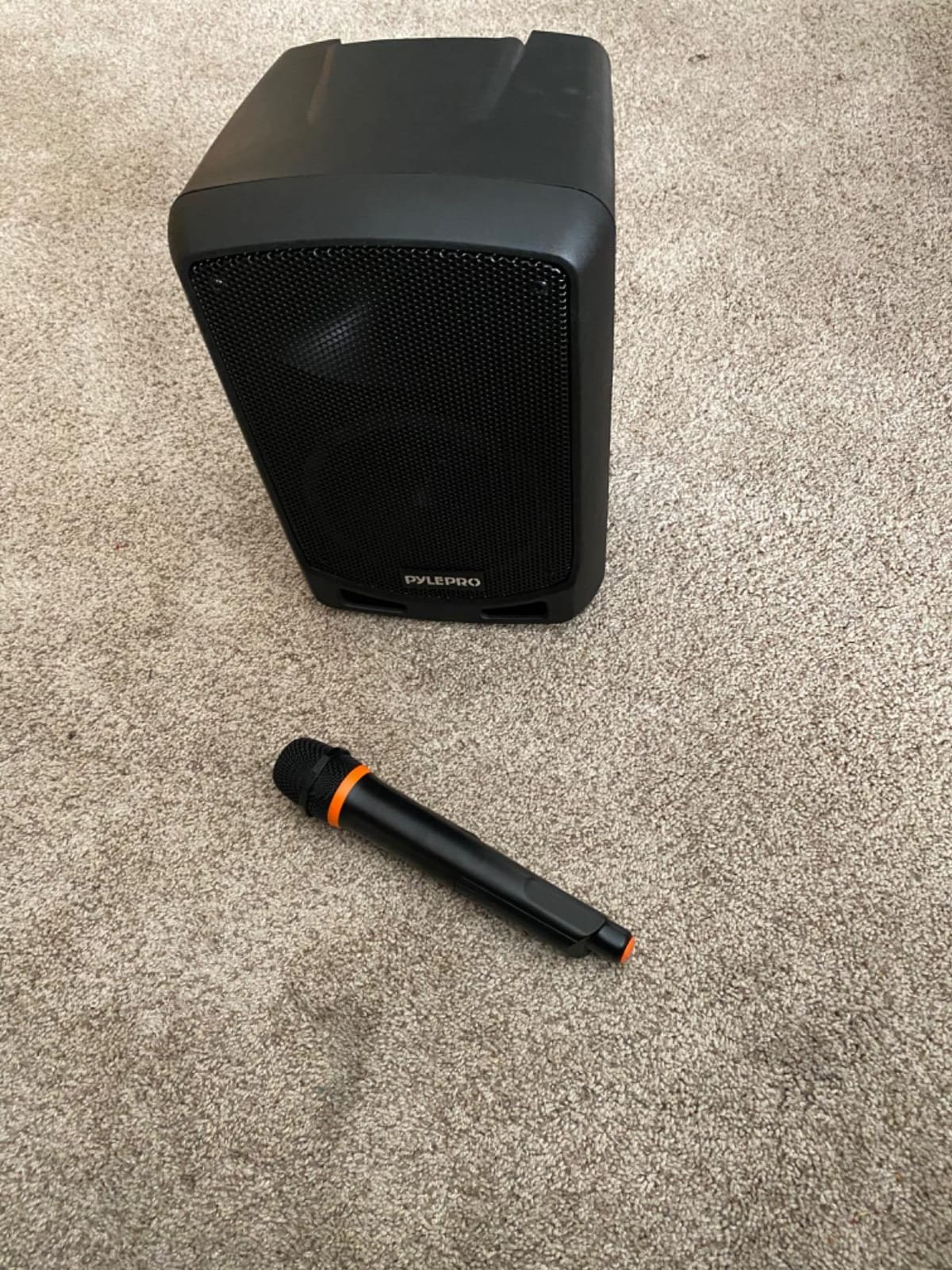 Pyle Portable 800W Karaoke PA System with Wireless Microphone, Bluetooth Streaming, Rechargeable Battery, USB/SD Recording & Powerful Sound – Compact Karaoke Speaker and PA Speaker for Home and Events customer photo 1