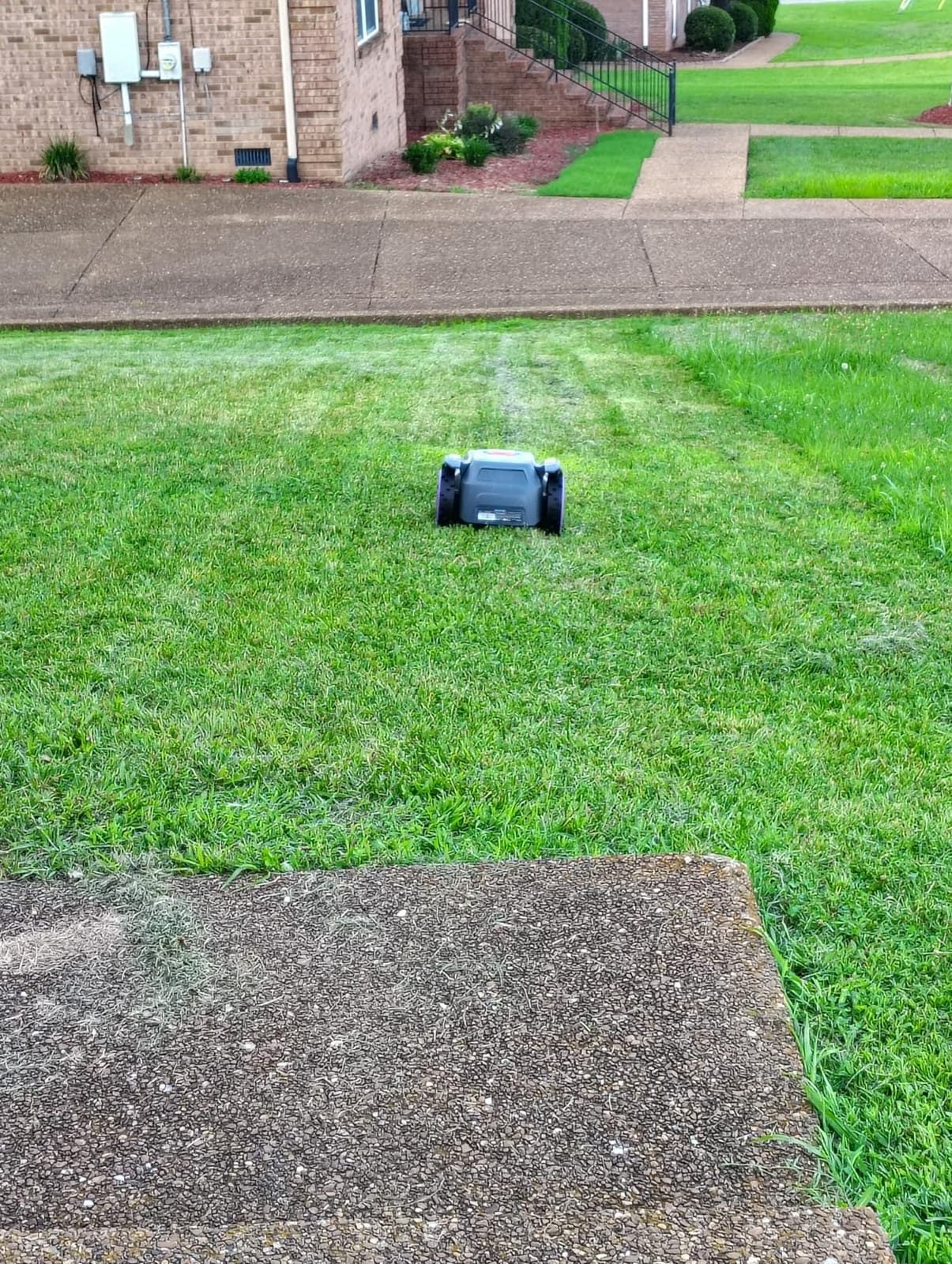 ANTHBOT M5 Robot Lawn Mower 1/8 Acre, Dual Vision+Full-Band RTK Robotic Lawnmower, No Perimeter Wire, App Control Obstacle Avoidance, 45% Slope, Cutting Height, Multi-Zone Mapping customer photo 2