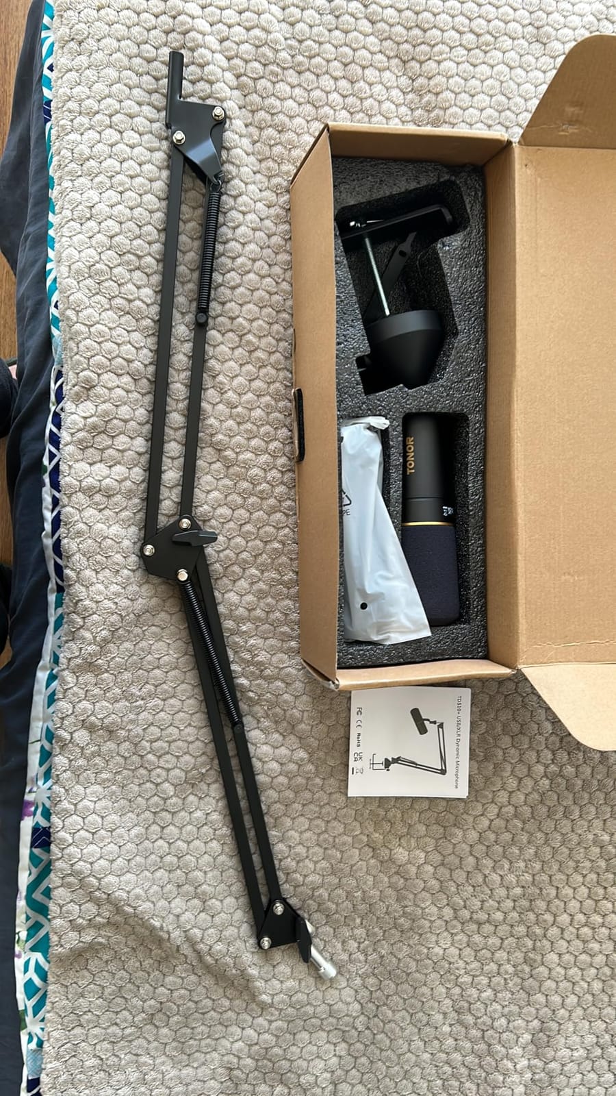 TONOR Dynamic Podcast Microphone for Content Creators, Cardioid XLR/USB Mic customer photo 2